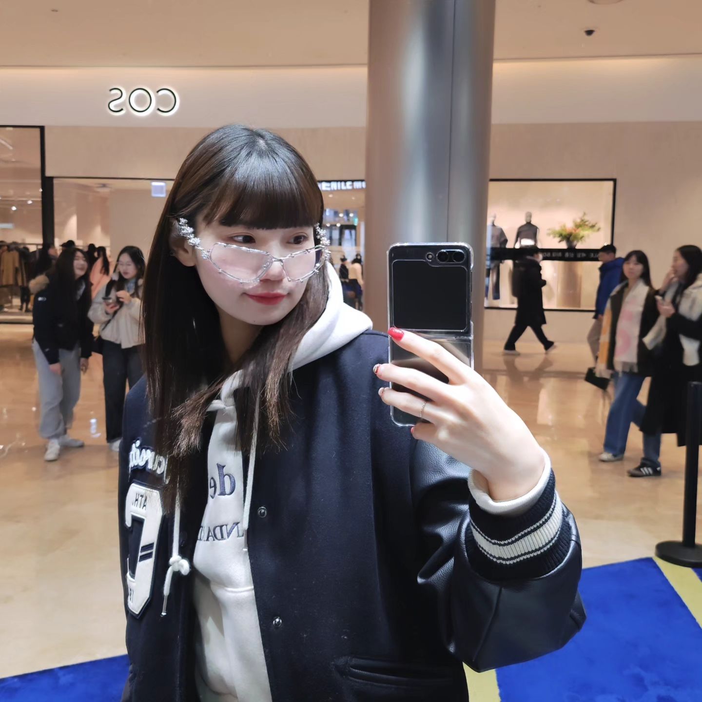 선글라스 하나 마련할까?..ㅎㅎ

#젠틀몬스터 #잠실젠틀몬스터 #gentelmonster #gentelmonstersunglasses #왜잘어울리지 #선글라스추천 #선글라스브랜드 #선글라스내스타일 #너무멋져
#인스타 #인스타그램 #인스타친구 #팔로우 #맞팔 #맞친 #선팔 #좋아요 #소통