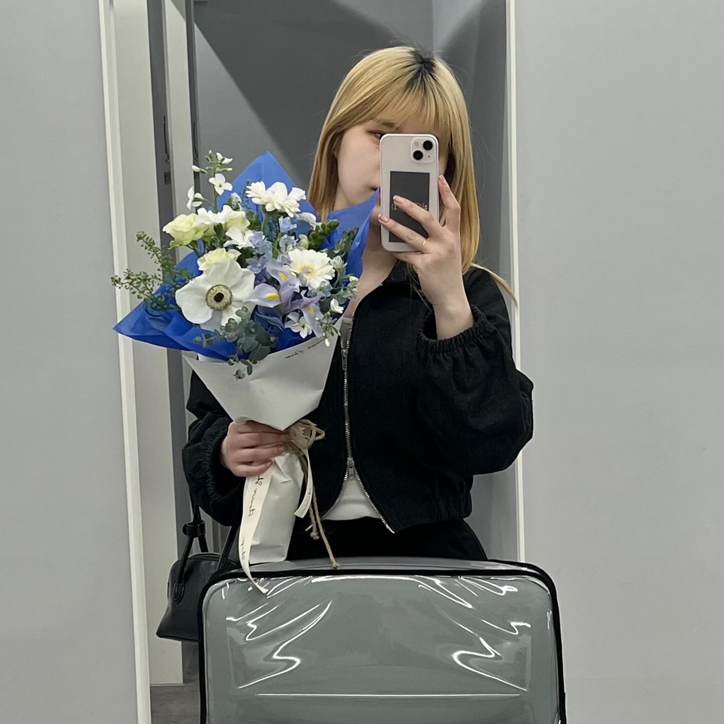 사랑은 좋고 예쁜 걸 같이 하는게 아니라
힘들고 괴로운 걸 옆에서 같이 견뎌주는 거라더라