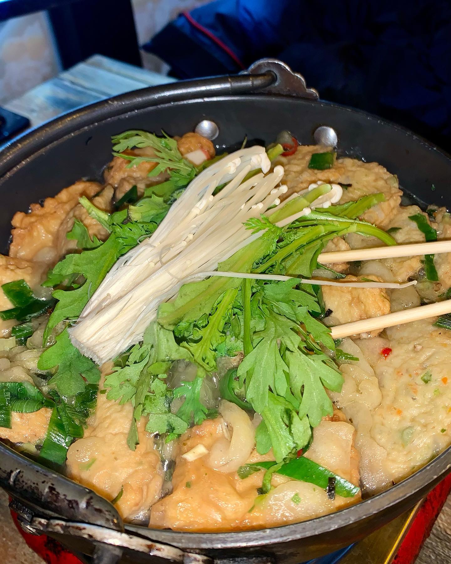 #미아사거리맛집 #미스터숯불꼬치미아사거리점 
이제 🍢뜨끈한 어묵탕이 땡기는 계절이쥬~
어묵탕+꼬치+청하=환상의 궁합👍🏻
꼬치 존맛ㅠㅠ 어묵탕 존맛ㅠㅠ
기본 안주로 나오는 초록색과자도 고소하니 계속 들어가요☺
#먹팔맞팔 #술팔맞팔 #술과함께