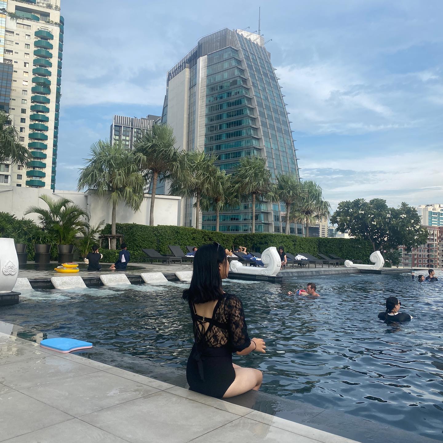 아마도 나 전생에 물개 였을지도 ... ( ⸝⸝ ᷇࿀ ᷆⸝⸝ƪ) 𓈒𓏸
.
.
.
.
.
#20230820 #방콕 #그랜드센터포인트호텔터미널21 #숙소짱조하
#물놀이조하 #도시뷰호텔 #selfie #selca #selstagram #ootd #daily #일상 #힐링 #여행스타그램 #망지_여행 #망지_태국 #🇹🇭