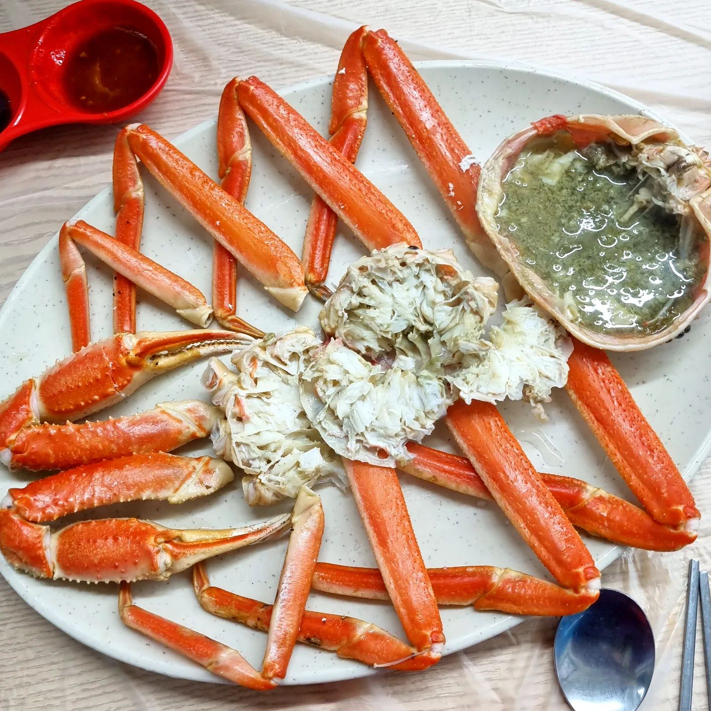 대게 수율 미친곳🦀🦀 #미란이네 

살 꽉찬 대게 먹으러 속초로 출발하세요 당장🥹
통통한 집게발 와아앙 먹어주고
게내장으로 고소함 폭발하는 게딱지 볶음밥까지🧡

선장님이 직접 잡아오는 곳이라 그런지
회까지 야들야들 감동의 맛이에요

같이 주시는 콩가루 초장무침  샥샥 비벼서
회랑 같이 사아악 먹어주면 극락🦀

롯데리조트 앞 외옹치항에 있어서 위치도 짱좋음!!

📍위치
강원 속초시 대포항길 180-10 외옹치항 회센터 미란이네

🕑영업 시간
월,목~일 10:00 ~ 22:00
매주 화,수 휴무

🦀메뉴
대게A코스(4인) 250,000원
대게B코스(3인) 200,000원
대게C코스(2인) 150,000원

#강원도맛집#속초#속초맛집#속초대게맛집#외옹치항#외옹치항맛집#대게맛집#쩝쩝이_강원도#먹팔맞팔#먹스타맞팔#먹팔맞팔환영#먹팔