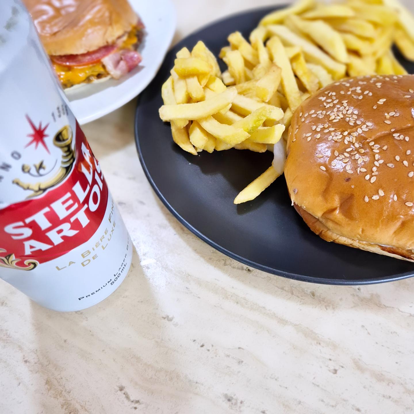 #광고
피맥보다 햄맥이 최고지~
친구랑 시원하게 맥주마시면서 수다떨기~
inflca stellaartoiskr #스텔라아르투아 #배달의민족 #버거킹영등포kt점
*경고: 지나친 음주는 뇌졸중/기억력 손상이나 치매를 유발합니다. 임신 중 음주는 기형아 출생 위험을 높입니다. 제조사/판매사: 오비맥주