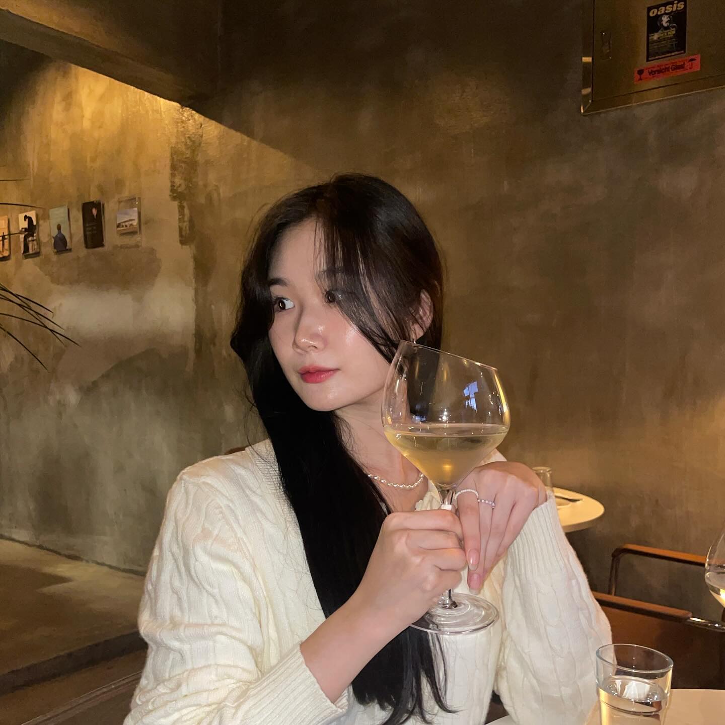 잔든 정😘 
(근데 이제 잔이 너무 크고 무거움-𖤐)
파스타 먹으러 온 사람들💓
감바스도 마싯슘🤤