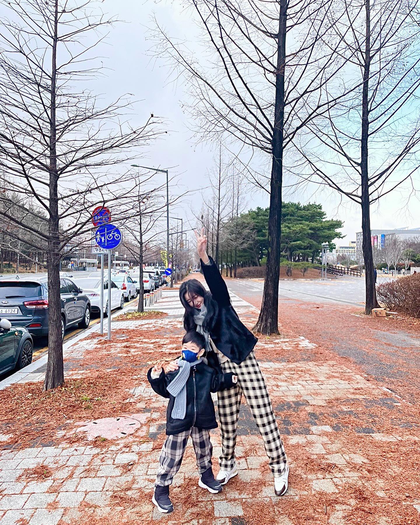 같은룩인데 내옷은 잠옷같다고 하구 헤 ˃̵͈̑ᴗ˂̵͈̑ 
잠옷생겼다 오예! 
바람 많이불고 춥지만 완벽했다 오늘🎄🎅 
공연 초대 감사합니다🤍✨
대전공연은 내일까지 진행한다구해요👀

#연말공연#산타와루돌프#대전공연#크리스마스#뮤지컬