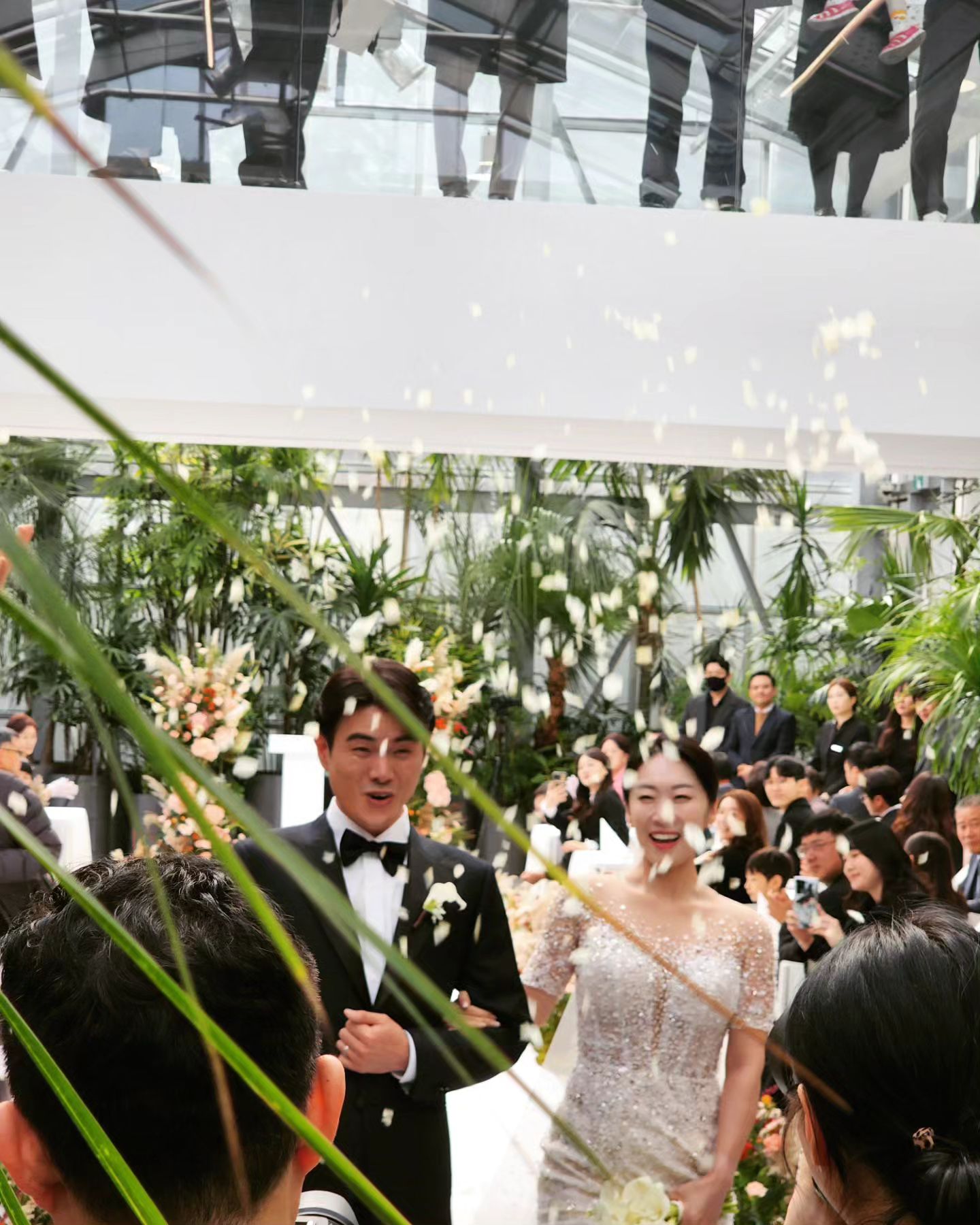 .
우리 예신모임의 마지막 주자🏃‍♀️
인연이 돌아돌아 지금 이 순간이 되다니🥹
잘살아야행❤️ 이쁘니💕💕

#결혼식 #식물관ph #예신모임 #유부모임ㅋㅋ #웨딩 #잘살아요