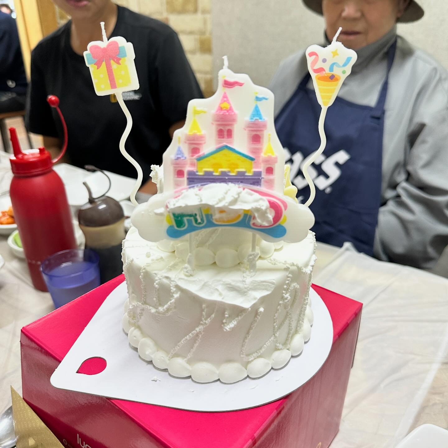 _
점심은 부모님과 새언니,오빠랑 1차 생일파티🎉
저녁은 시댁식구들과 행복한 대게파티🎉
배가 터질것같다😝🤓❤️
오늘은 생일이자 첫 결혼기념일♥️
.
.
.
.
.
.
.
.
.
.
#생일 #생일파티 #구리농수산물 #경기수산 #대게 #대게파티 #대게맛집 
#결혼기념일 #결기1주년