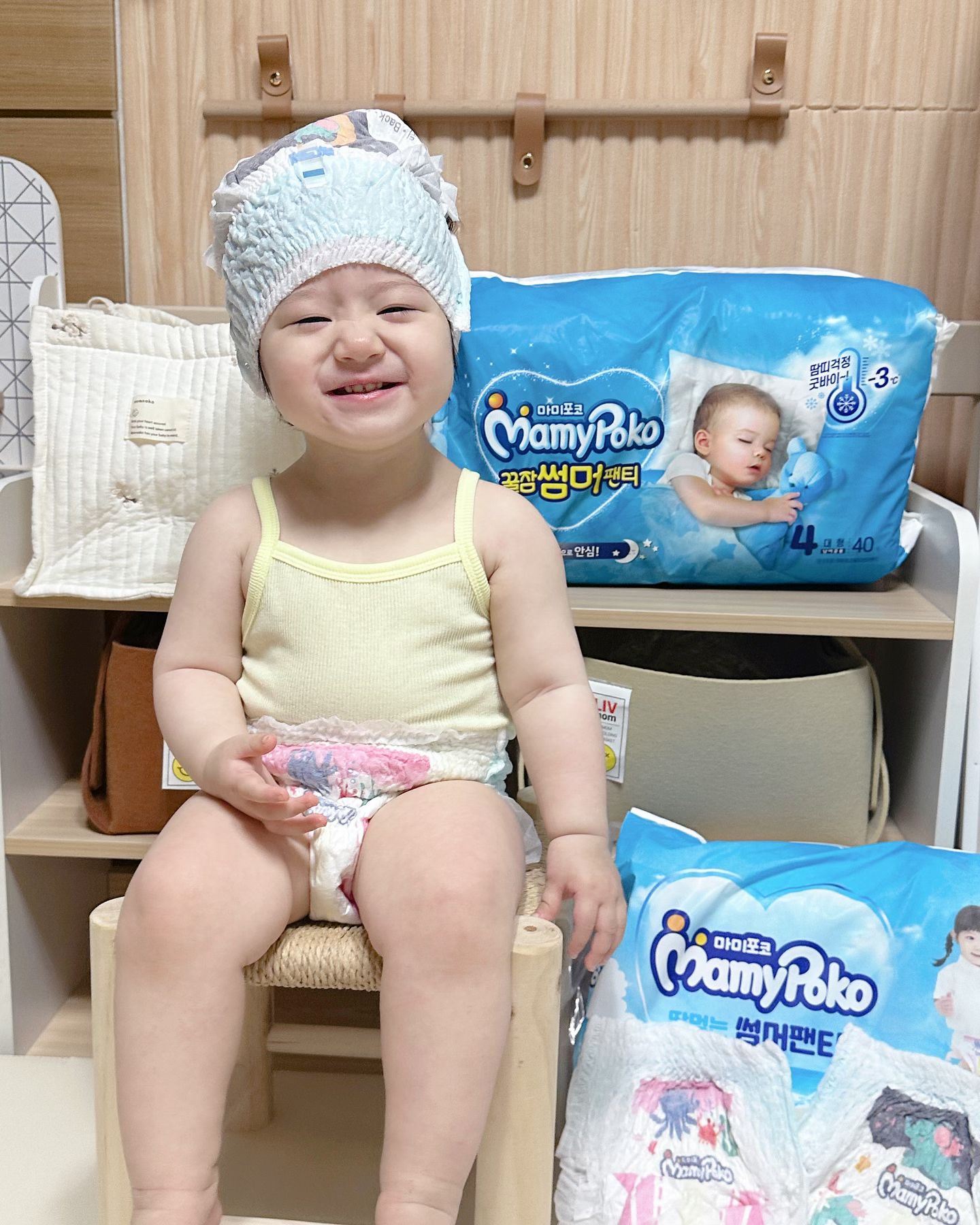 #협찬#마미포코#기저귀

2024년도에 새로 출시된 마미포코 
꿀잠 썸머 팬티와 땀먹는 썸머팬티를 사용해보았어요!

더 얇아진 라이트핏으로 한층 더 가볍고 뽀송한산태를 유지해줘요
이제 걷기시작하면서 활동량이 많아졌는데
활동량이 많은 아이들에게도 편하게 사용가능해요

대프리카에서 기저귀를 차고있으니 땀이 엄청 차였는데
습기를 완벽하게 흡수해 낮밤 땀띠 걱정 없이 보송보송해요!
강력한 흡수력과 옆샘 방지밴드로
밤에 샘 걱정없이 서원이는 꿀잠잔답니다 🌙

가성비도 좋고 아이들에게 편한 기저귀 마미포코 최고야 ✨
mamypoko.official 
#땀먹는썸머팬티 #팬티기저귀 #여름기저귀 #기저귀추천 #체험단 #리뉴얼 #땀먹는팬티 #꿀잠썸머팬티 #밤기저귀 #밤기저귀추천

✔️ 제품 구매 링크 
: https://bit.ly/4bCulNf