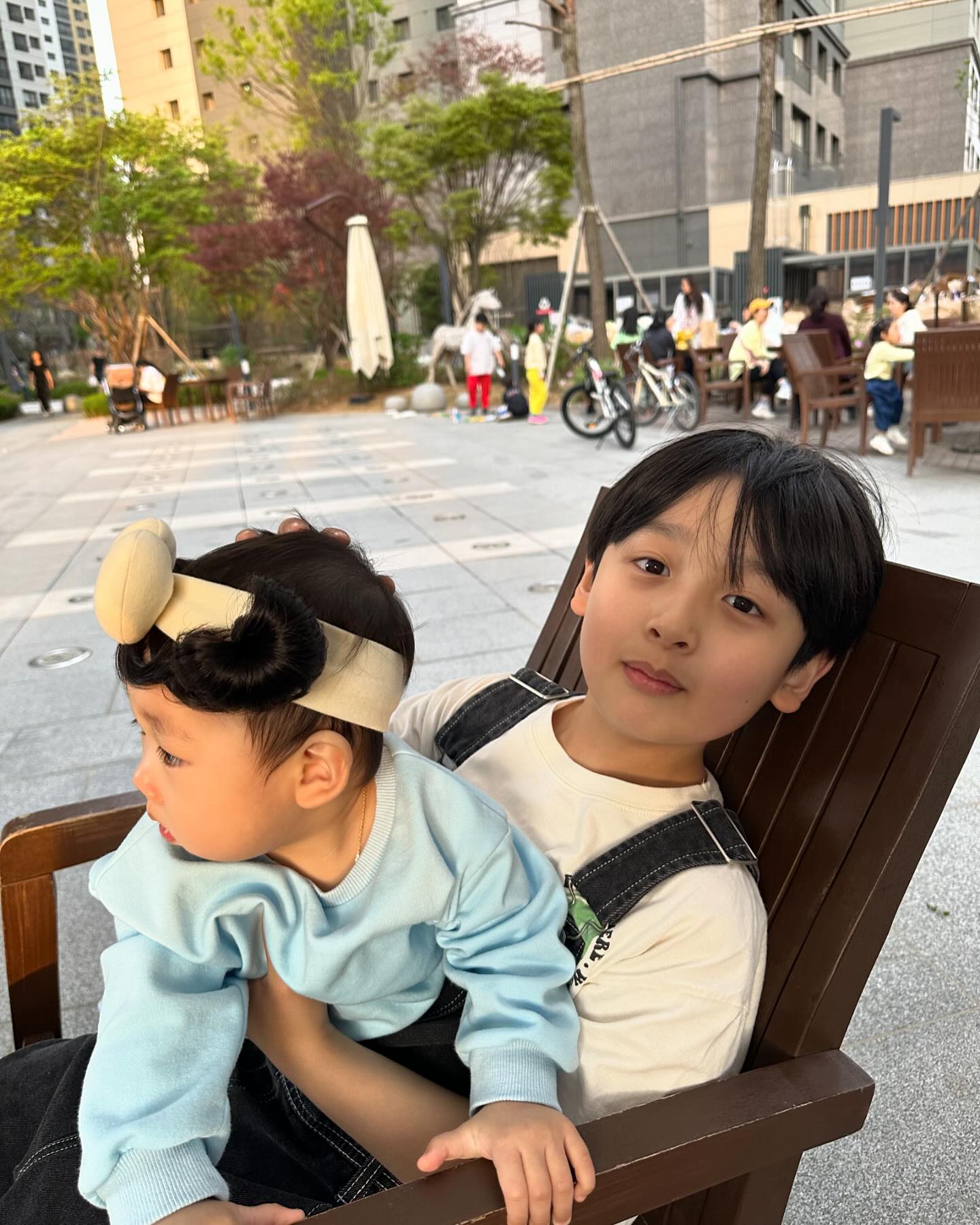 오랜만에 워니 근황🫶🏻

막내였던 워니에게
귀여운 여동생이 생겼어요🩵

#삼남매 #다둥이네 #둘째오빠 #8살차이남매 #막내딸 #돌쟁이아가 #11살차이나는큰오빠도있어요😅