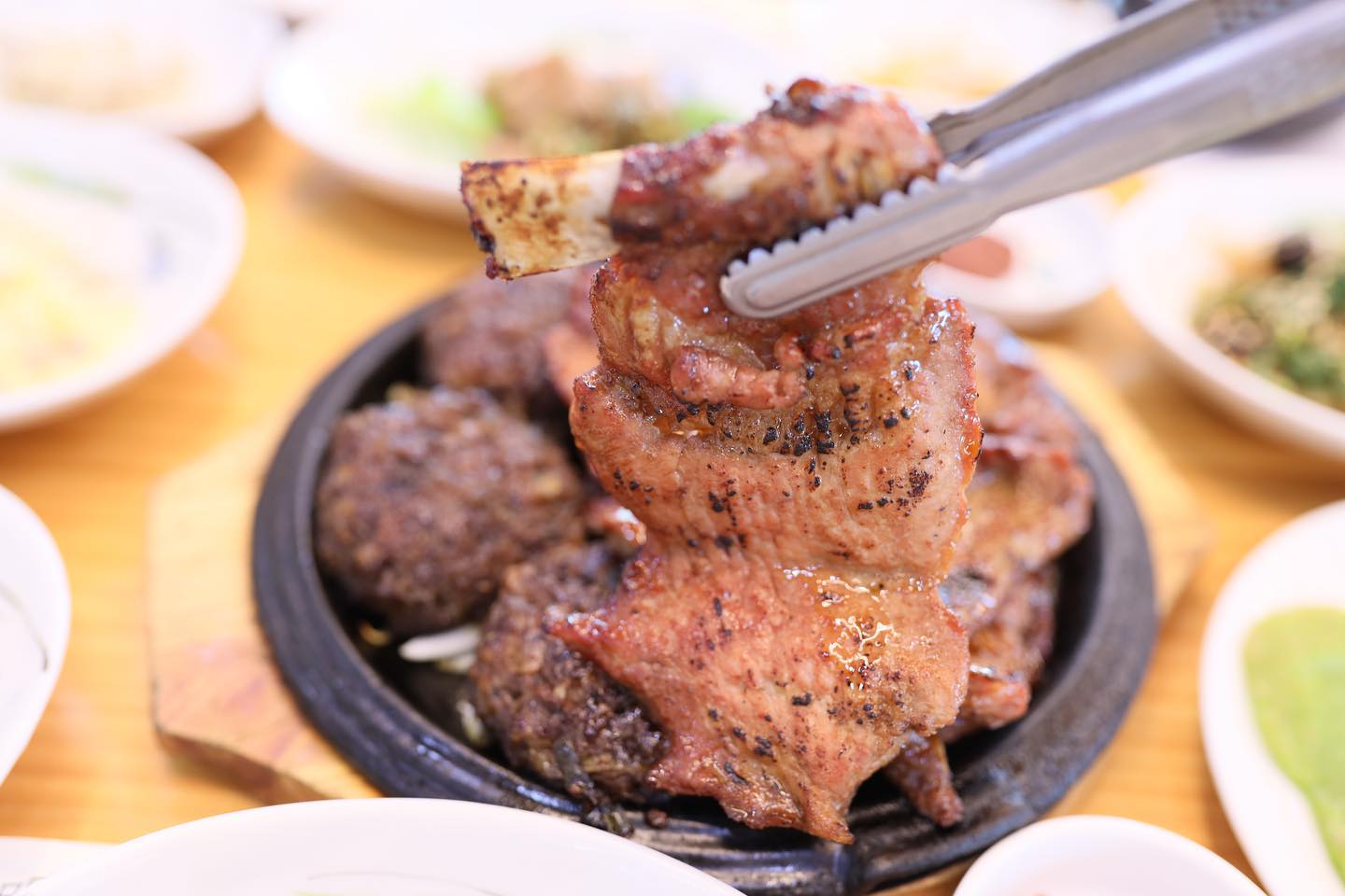 #광고
대한민국 최초로 대통밥을 개발한 집
담양 맛집 #한상근대통밥집
한상근정식 28,000원에
대통밥+돼지숯불갈비+한우떡갈비
각종 반찬들까지 아주 푸짐하고
다양하게 잘나와서 가성비 맛집 인정👍🏻💛

#담양맛집#담양떡갈비#담양돼지갈비
#죽녹원맛집#담양떡갈비맛집
#담양대통밥#한상근대통밥집
#담양대통밥원조
