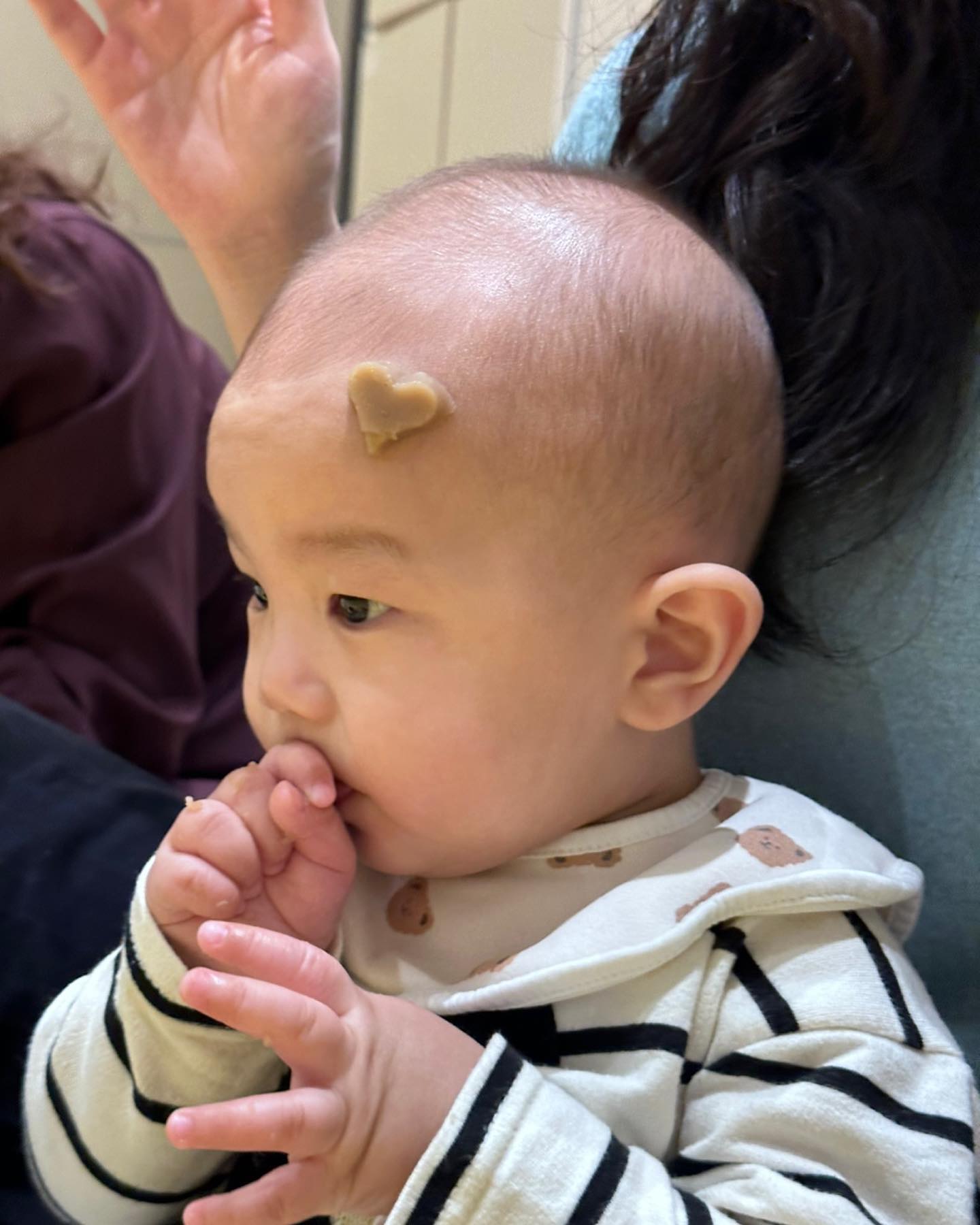 이번 주 문센!
도토리묵으로 썰어보고 모양도 내서 붙여보고, 으깨보고!
문센 겨울학기 수강 신청하느라 수업 주제도 제대로 못보고 우당탕탕 정신없이 보내버린 이번 수업😅
그래도 묵 만질 때만큼은 열심히며
엄마 퇴근 후 홈 문센에 이런 걸 추가해 봐야겠단 생각이 들었다〰️
다람쥐처럼 귀여운 지우야, 한 주도 즐거웠었길 바래☺️