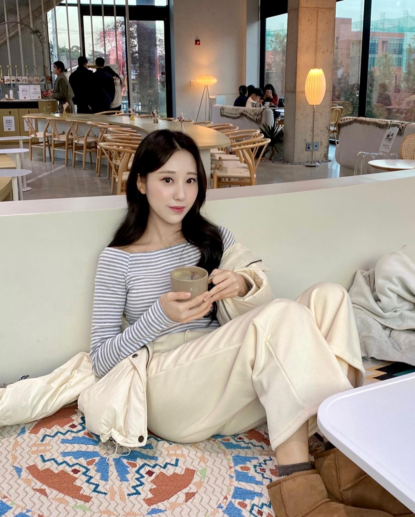 얼죽아가 뭐죠?
얼죽아 자존심 다 내려놓은지 오래😷

🏷️패딩 : 하니앤드
🏷️티셔츠 : 하니앤드
🏷️바지 : 하니앤드

#하니앤드 #20대여자쇼핑몰 #30대여성의류
