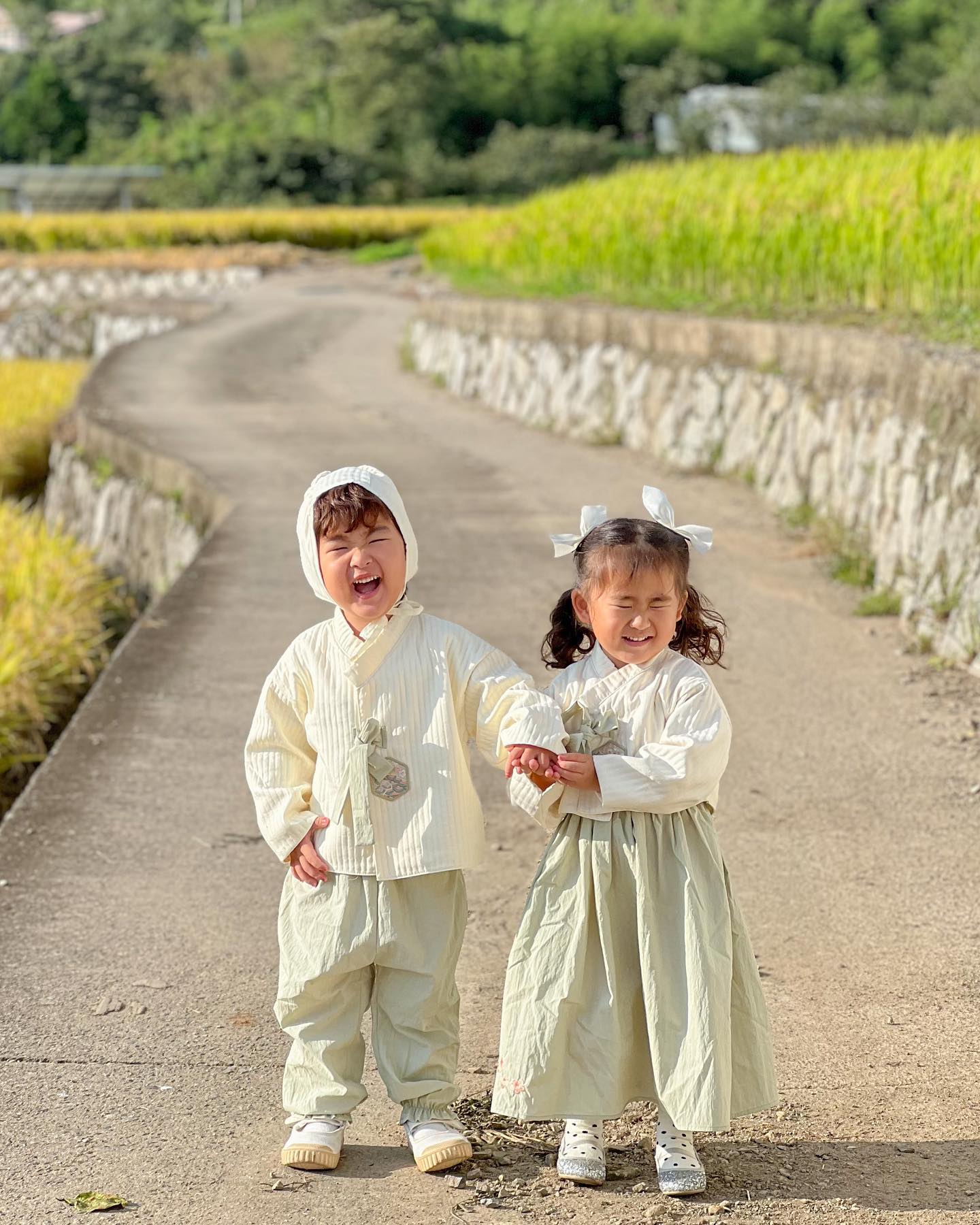 모두 즐겁고 풍요로운 한가위되세요🌼💛

#남매둥이 #남매룩 #쌍둥이 #유아한복 #남매