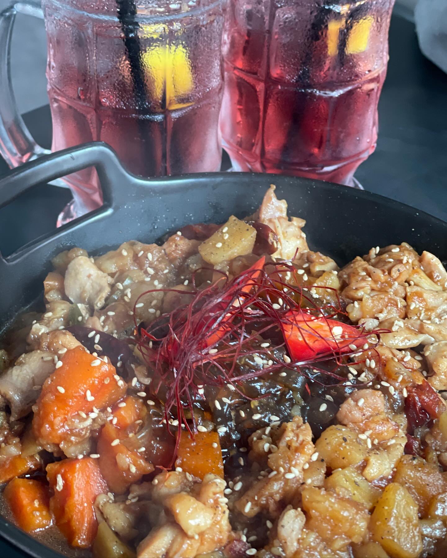 낮술조지러 갔던

#토끼다이닝 #합정점 츄릅😋

안주도 맛있구 서비스로 주신
저거뭐더라..? 아이스크림같은고👀
아뮤튼 맛남!!!

또 먹구싶당 👀👀👀♥️

🚗서울 마포구 독막로5길 5 2층

#토끼다이닝합정 #합정맛집
#홍대맛집 #낮술스타그램 
#하이볼맛집 #하이볼 #사랑해