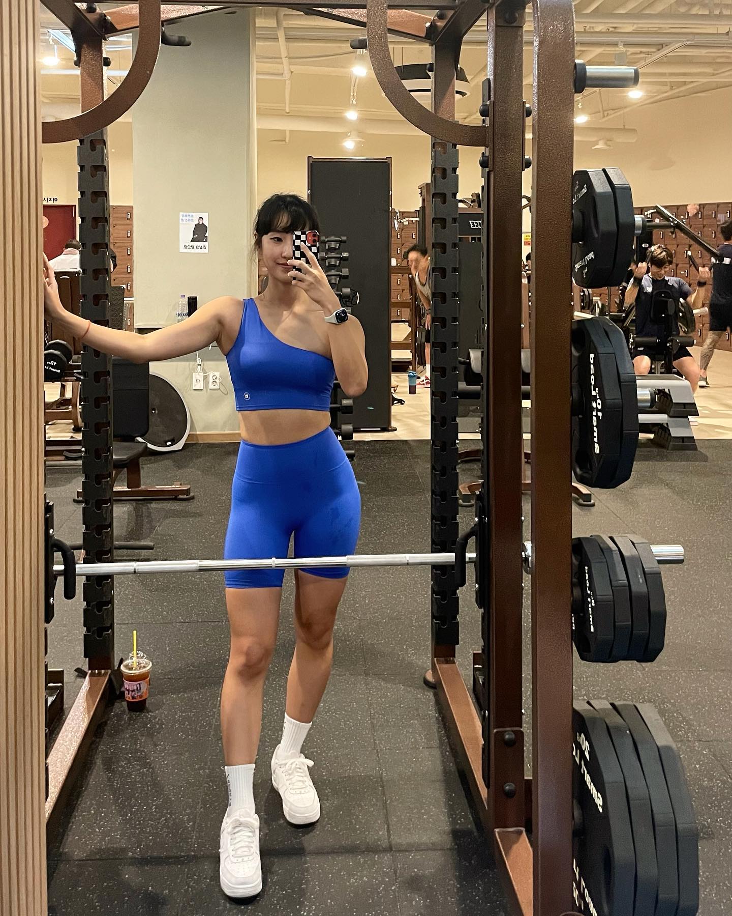 #포지티브미 #풀업 #끌어당김 

positiveme.official 
💙🩵예쁘고 편한 친환경 운동복 브랜드🩵💙 포지티브미 7기 절찬리 모집중!!!!! 6기로 활동하면서 한달동안 정말 행복했습니다아!!! 7기 모집 많관부~~~ 🙌🏻 💙🩵💙🩵 

#진지충쑤잇
 끌어당김의 법칙을 아시나요! 거의 저의 종교라고 볼 수 있는 법칙인데용 ~~~~ 저는 원하는 건 다 끌어당길 수 있다고 믿습니다ㅋㅋㅋ 무슨 신천지같은 소리냐구요~~~~? 저도 처음에 들었을땐 저게 무슨 순진한 사이비같은 소리냐고 생각했습니당,, 하지만 저는 제가 해보기전에 코웃음 치는 걸 좋아하지 않아서 올 초에 자기암시라는걸 시작했었어요 ㅋㅋㅋㅋ 일단 뭐든 끌어당겨보자는 생각으로 목표를 적고 녹음해서 오늘까지도 매일 듣고있는데!!!! 결과는,,, 거의 모든 걸 이뤘네요 ㅋㅋㅋㅋㅋ 이루면 업데이트하고 이루면 업데이트하는 중입니다 ㅎㅎㅎ 너무 신기한거있죠! 그런데 이게 저절로 이뤄진걸까요~? 절대 아닙니당 ! 매일 생각하고 듣고 상상하다보니 그 방향대로 걸어가게 되더라구요 ㅎㅎ 포지티브미도 제가 올해 끌어당긴 것 중 하나! ☝🏻 저는 예쁜 운동복과 좋은 사람들 긍정에너지를 끌어당겼습니다 ㅎㅎㅎ 어쩜 결이 이렇게 비슷한 사람들만 모인건지 신기할따름,,, 저희 6기는 돈독해져버려서 등산도가고 독서모임도하고 꾸준히 만나서 운동을 할 예정입니다~~~~ ‘끌어당김의 법칙’ 저 어릴때 씨크릿 R=VD 라는 공식으로 한창 유행이었는데 요즘 다시 유행하나보더군요~~~ 속는셈치고 자기암시 해보세요! 원하는 것들을 상상하고 매일 새겨보세요! 정말로 끌어당겨집니다 ㅎㅎ 9월도 행복하시구요! 원하는 거 다 끌어당기는 한달 되세요🩵🩵🩵🩵