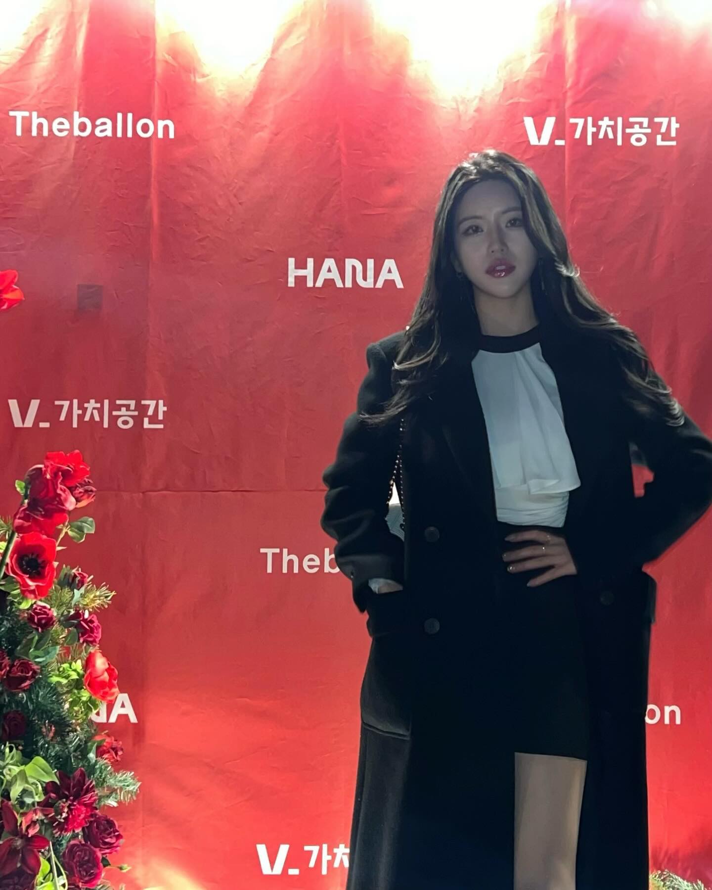 #행사초대 
#theballon 오프닝 VIP파티 초대받아 다녀왔어요🤍
더발론은 프랑스어로 Ballon = 우아하고 가볍게 라는 뜻인데
Eden Chio에 의해 설립된 대한민국의 디자이너브랜드랍니다😊
요즘 내 최애코트도 더발론😍
디자인 너무 감각적이고 예뻐서 많은 사람들이 이쁜거 다 알았으면~!🙏🏻💖
사진 속 아우터들도 다 더발론 제품 착용했어요!
더발론 많관부~🖤

#더팝업에피소드 #팝업스토어 #더발론 #가치공간 #hana