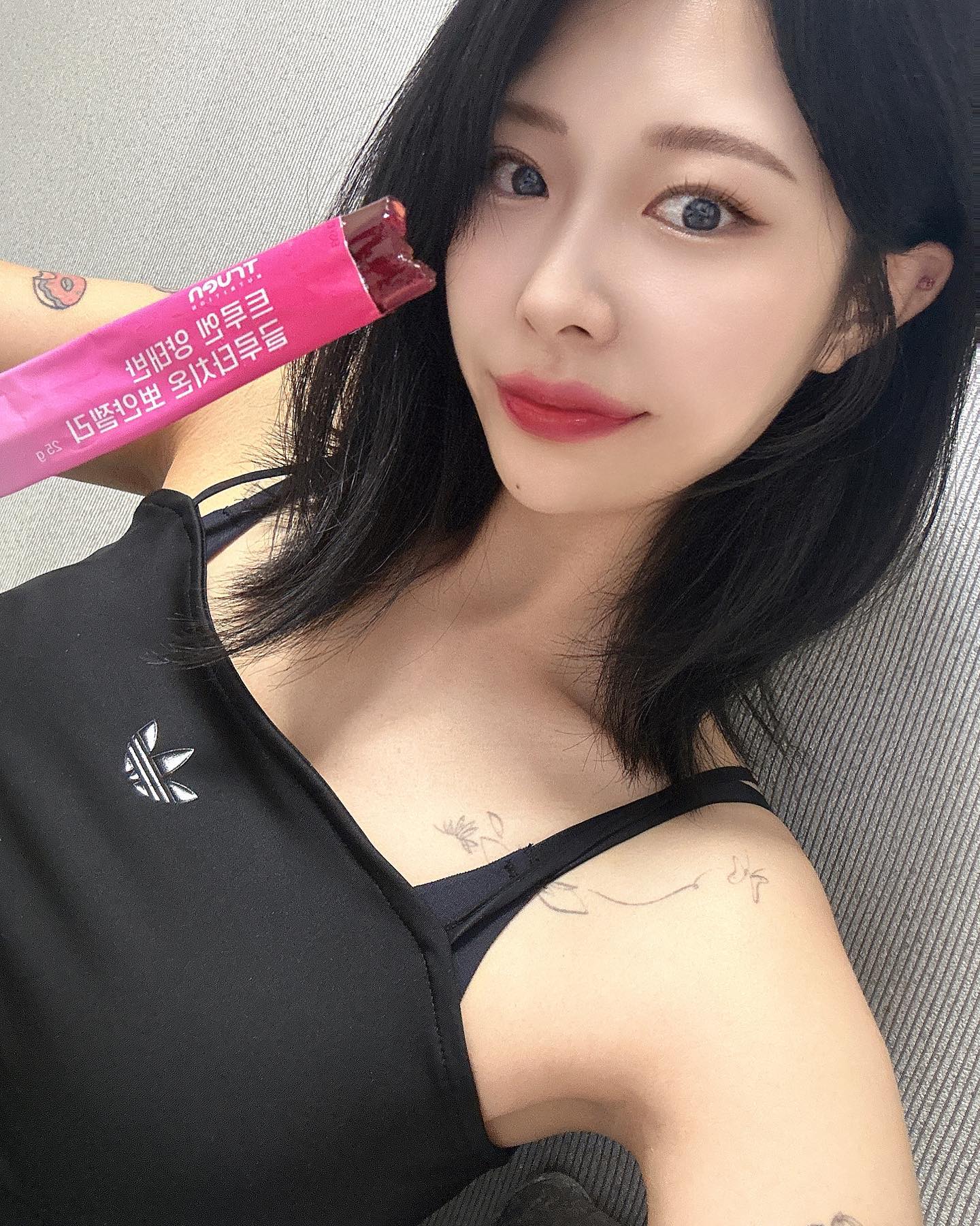 더 이상 미룰 수 없는 이너뷰티 필수템 글루타치온,,

믿고 먹는 #트루엔 에서 새롭게 출시한 
순도 50% 이상 고순도 글루타치온 ✨
검증된 원료로 충분한 함량을 가득 채운 탱글 젤리 🫧

더 이상 세월을 정통으로 맞지 말자 ☃️💦