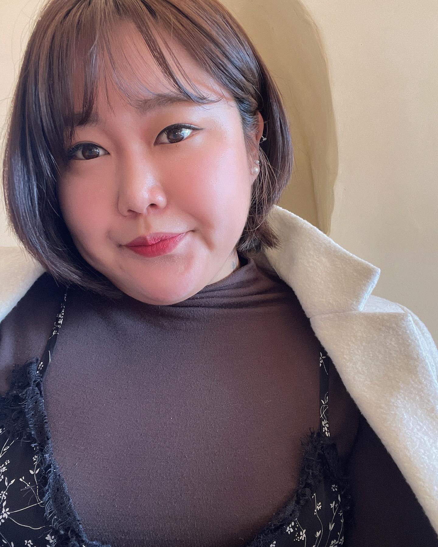 오랜만에 내 셀카 🫶🏻✨ 찍을때마다 어색해 죽겠네 !