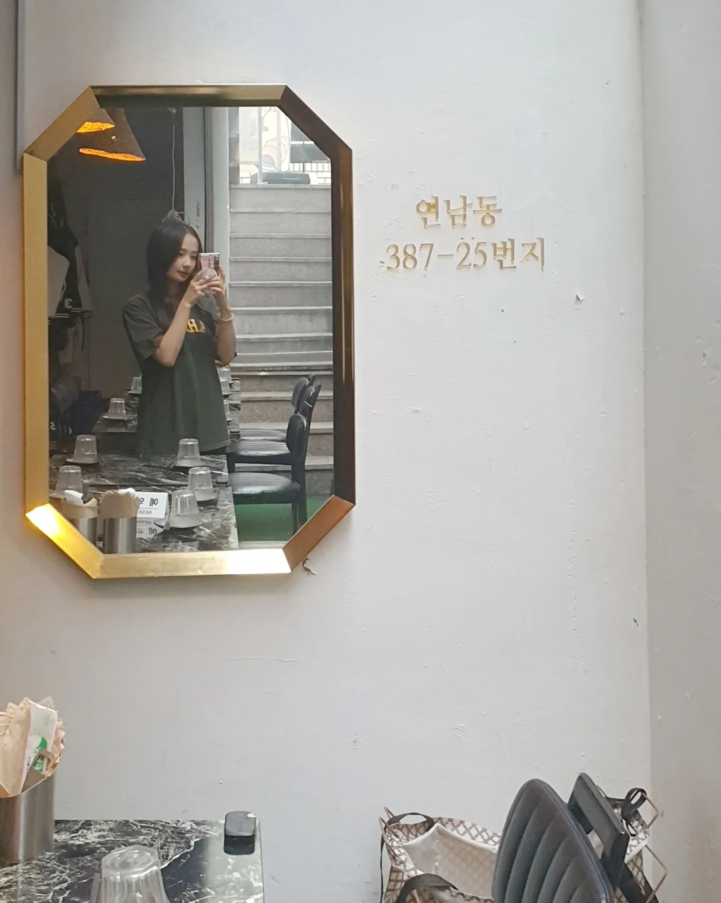 #협찬
[연남짚]

지푸라기 훈연향이 가득한 타다끼를 만날 수 있는 연남짚이에요 요리들을 수제로 만들어서 진짜 맛있더라구요 저는 살치살 타다끼와 카니미소 파스타를 먹었어요 정말 살티살 타다끼는 볏짚향이 가득하면서 육사시미의 풍미까지 더해져서 입에서 살살 녹고 카니미소 파스타는 게 내장인 카니미소의 풍부한 맛이 살아있고 크림이 녹진하고 치즈가 가득들어가 있어서 정말 굿!이었어요
다들 너무 친절하시고 인테리어도 느낌 가득이에요~!

#광고 #홍대술집 #홍대이자카야 #짚불구이