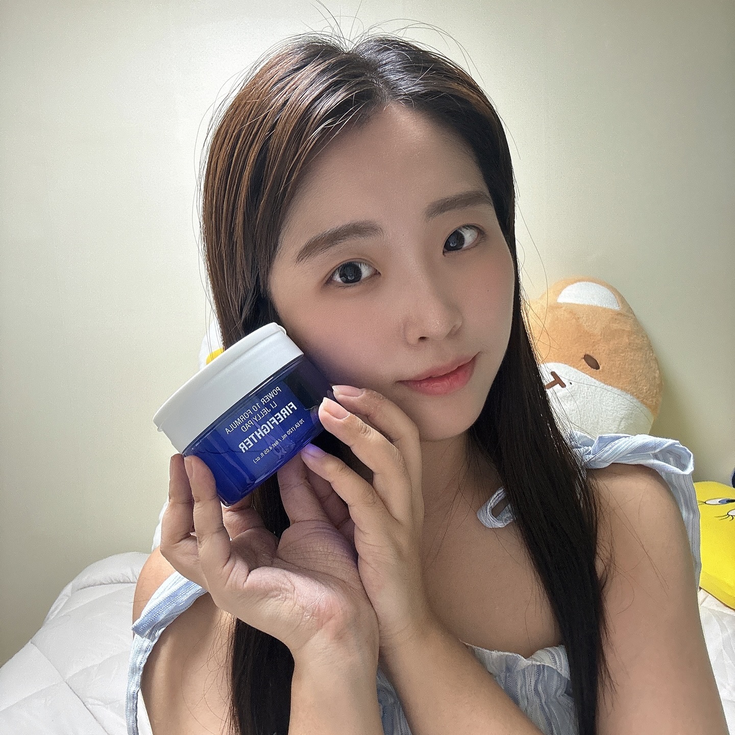 #제품제공
안녕하세요! 저번에 이어 잇츠스킨( itsskin_official )에서 젤리패드를 또 보내주셨어요🥹 젤리패드는 붉은기를 빠르게 진정 시켜줘서 일명 ‘소방관패드’라고도 불리는데 저번에 보내주신 것도 너무 잘 사용했는데 또 보내주시다니🥹 

제가 거의 두달 동안 젤리패드를 사용했는데 젤리패드의 가장 큰 장점은 에센스가 빠르게 피부 속 깊이 스며든다는 장점이었어요!
엄청 얇은 패드로 피부에 초밀착이 되면서 패드가 머금고 있던 에센스를 빠르게 피부에 스며든다는 느낌이 들었습니다!

세안 후에 아무래도 피부가 자극받아 붉은기가 올라오는데 자극 받은 피부를 차갑게 해주는데 1초만에 붉은기를 잠재울 수 있는 넘치는 수분감의 -3.5도 쿨다운 패드라고 해요!

현재 올리브영에서 잇츠스킨 젤리패드를 9월 올영세일(8/30~9/5)기간에 28% 할인가로 만날 수 있다고 하는데요! (25,000원->18,000원) 

올리브영 단독 기획!으로 기존 70매에+10매를 추가 증정 한다고 하니 달려가야겠죠?🏃‍♀️🏃‍♂️🏃
젤리패드 구매처▶https://bit.ly/3XiY2P3

#잇츠스킨 #젤리패드 #소방관젤리패드 #붉은기급속진화 #소방관팩패드 #화해1위패드 #올리브영진정팩패드 #올리브영 #올영세일 #올리브영패드추천 #올영세일추천 #잇츠스킨젤리패드