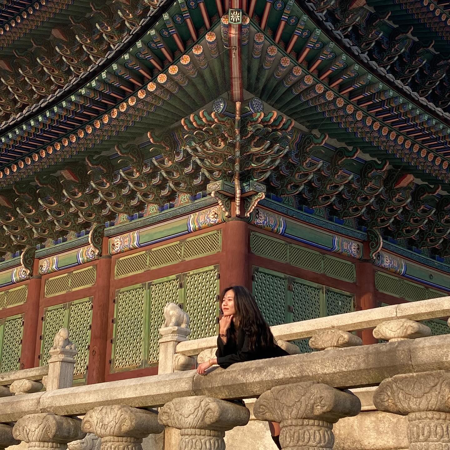 가끔 잡히는 약속들을 나가다 보면
자주보다는 오래 보는 게 더 행복하다는 걸 깨닫곤 하는데요

오랜 기간 안부를 물어주고 찾아주셔서 감사합니다
소중한 만큼 오래오래 보고 싶어요