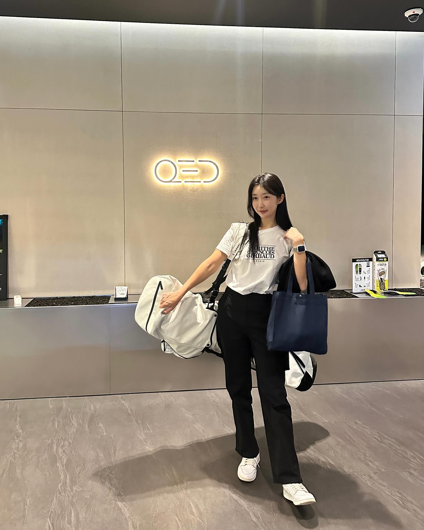 오늘은 혼자 아니고 둘이서 연습하러✌
우리 최애 30번 타석에서 같이 연습하고 밥먹고 헬스장으로 마무리✨ 항상 웨이팅 심해서 안갔던 #리스카페 진짜 맛있더라,, 
기다리는 거 잘 안하지만 여긴 한번 더 와야지. 
다음엔 옆집 백야드 가서 숏게임 연습하쟈! soojung0407 🤍

#주말일상 #골프연습
#qed골프아카데미판교