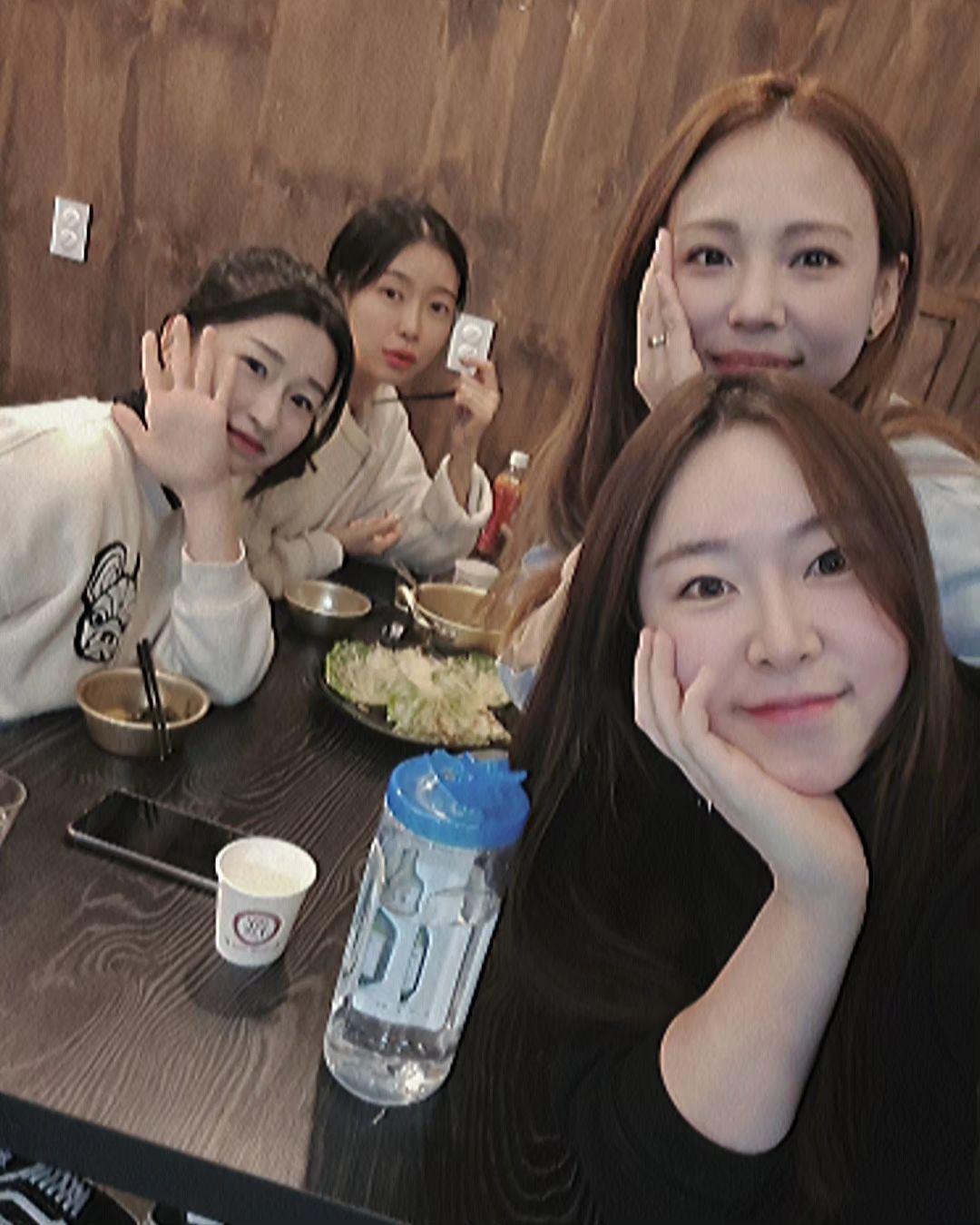 너무 즐겁다 😍
진짜 고딩때로 돌아간거같다 ㅋㅋㅋㅋㅋㅋㅋ
티키타카 장난 아니다 사랑하는 내 친구들 💕
