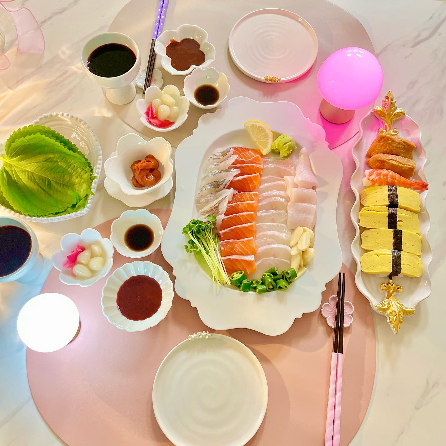 여행가서 먹었던 회가 또 생각나서
모듬회랑 스시 사다가🐠

오랜만에 예쁘게 플레이팅 🍽