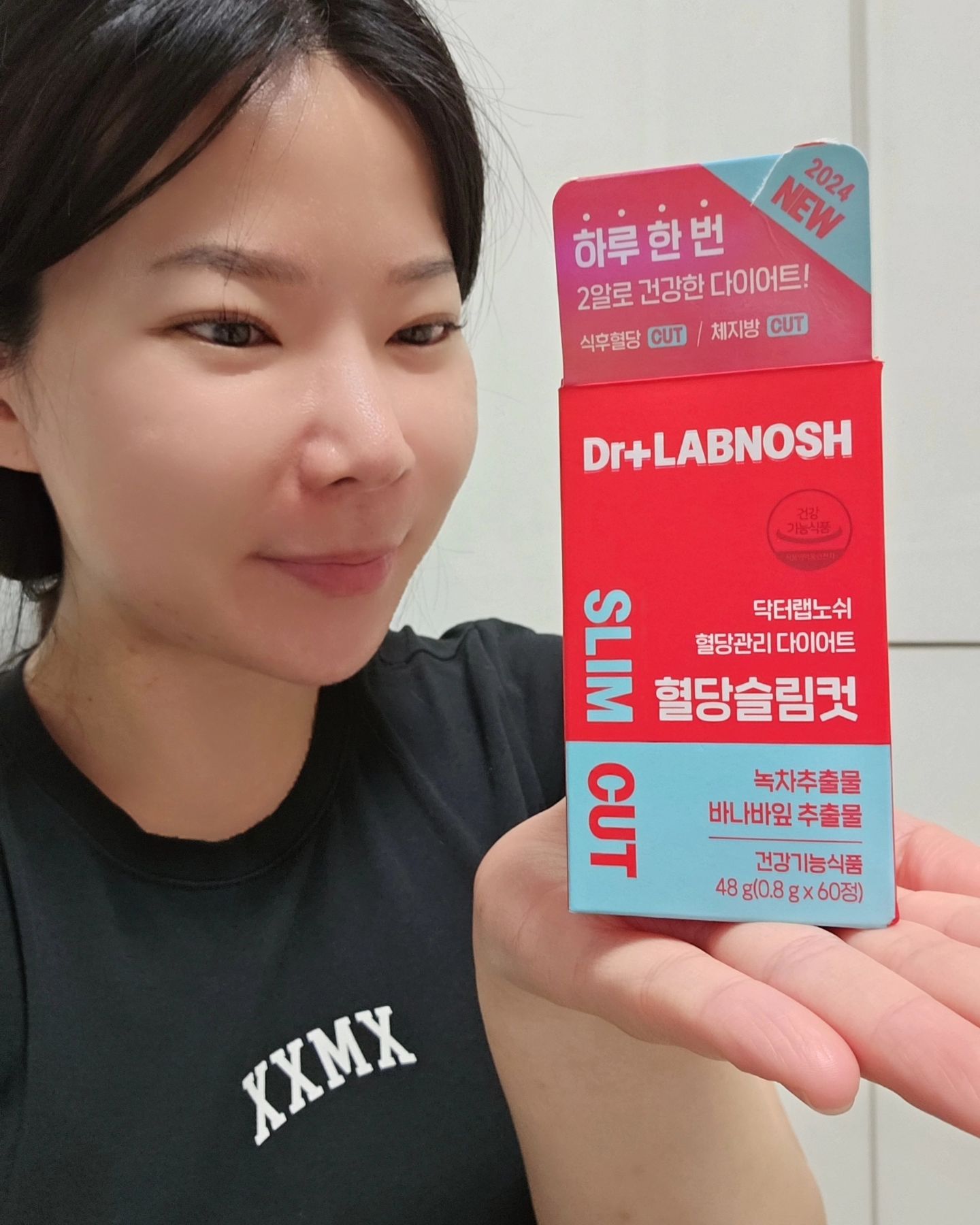 .
#제품제공 

dr_labnosh 

🩱_혈당슬림컷

▪️건강을 위한 혈당 CUT 
▪️모두의 고민 체지방 CUT
▪️꼼꼼하게 엄선한 부원료
▪️색소 첨가NO / 무색소 정제
▪️1일 1회 2알 섭취 간편 다이어트

건강한 다이어트 성공💪
✔️ 혈당_CUT! 
✔️ 체지방_CUT!

** 1개월 집.중.관.리. 지금 바로 시작할 때‼️

♧ 잦은 약속에 맛있는 식사 후 >> 바나바잎 추출물로 식후 혈당 관리
♧ 코앞에 다가온 중요한 이벤트 >> 녹차 추출물로 체지방 관리

2️⃣중 기능을 한 알에 담은 혈당관리 다이어트 슬림컷으로 해보아요😊

📢 _이런 분들께 추천드려요!!

▪️ 식후 혈당 상승 억제를 원하시는 분
▪️ 탄산음료, 달달한 간식을 즐겨 드시는 분
▪️ 주로 탄수화물 위주의 식사를 하시는 분
▪️ 허리 둘레, 엉덩이 둘레 감소를 원하시는 분
▪️ 축적되는 복부지방이 고민이신 분
▪️ 평소 야식을 자주 드시는 분
▪️ 평소 기름진 음식을 좋아하고 자주섭취하시는 분

** 요즘들어 야식은 물론 달달한 음료도 자주 섭취하다보니 
안그래도 잘 붓는 몸이 부쩍 더 부어 오는거 같아 고민이었는데요.
식후 혈당슬림컷 복용으로 기분탓일까요?🤔 
아침에 눈뜨면 몸이 무겁지않고 가벼운 느낌이 들어요!!
그래서 괜히 붓기도 완화된 느낌이라 하루를 시작하는데 기분이 좋아졌어요😊
몸이 가벼워진 느낌 함께 느껴보아요😆

#다이어트보조제 #다이어트추천 #체지방혈당 #식후혈당 #체지방관리 #2중기능성 #닥터랩노쉬후기 #카테킨다이어트 #식후애착템