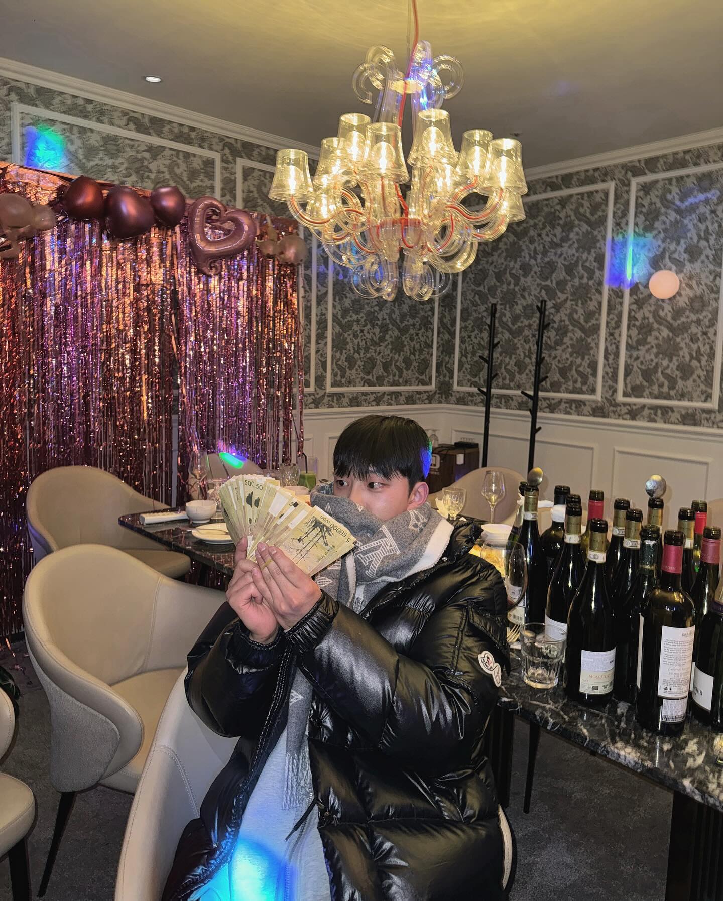 2023년도 고생 많았던 만큼 너무나 값진 시간들❤️❤️
각자의 자리에서 최고로 빛나는 사람들 만난게 최고의 복🙏
내년에도 힘들고 고단하겠지만 그 누구보다 화이팅😾

( xx_goo_i  500만원 뽀나쓰 감사함당🫡❤️)