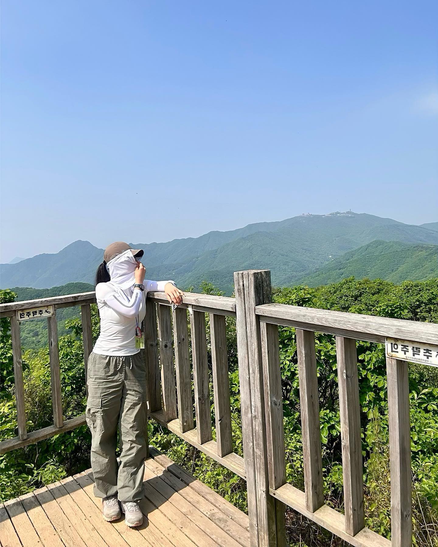 전날 과음으로 쌍꺼풀 실종 😎
그래도 #행복했다 #💚 

#⛰️ #🌿 #유명산 #유명산자연휴양림 #유명산계곡 #자연휴양림 #캠핑 #백패킹 #캠린이 #등산 #산스타그램 #등린이 #명산100 #블랙야크100대명산 #ㅇㅇㅇ