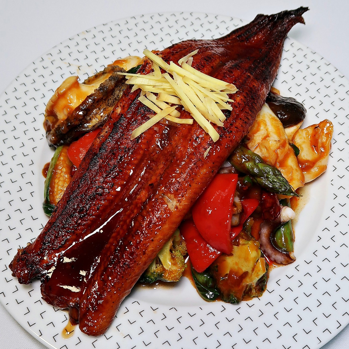 #반포동맛집 #더퍼스트서래향 🍜

고속터미널역과 반포역 사이
#원베일리스퀘어 지하 1층에 오픈한
#서래향 고급버전으로
당일 공수한 신선한 식재료로 만든 다양한 중식을
쾌적한 공간에서 즐길 수 있는 곳이라
#가정의달 #가족모임장소 추천

#원베일리스퀘어중식당 #고속터미널중식당 #중식스타그램 #민물장어팔보채 #수제만두 #중국냉면 #키라라_반포 #thefirstseoraehyang #seoraehyang