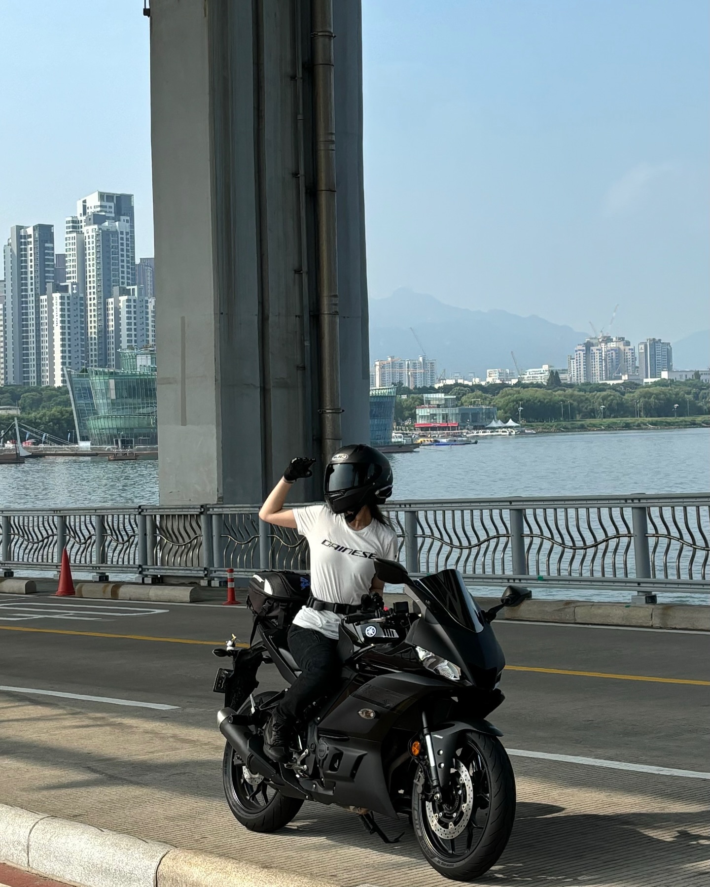 에?😳

𝟏
🅽
𝟐
𝟑
𝟒
𝟓
𝟔

📸 : ksanamita 

#yamaha #r3 #321cc #moto #motorcycle #motogirl #motorbike #motolife #bikelife #바이크 #바이크스타그램 #바린이 #바이크타는여자 #여라 #hjc #dainese #다이네즈