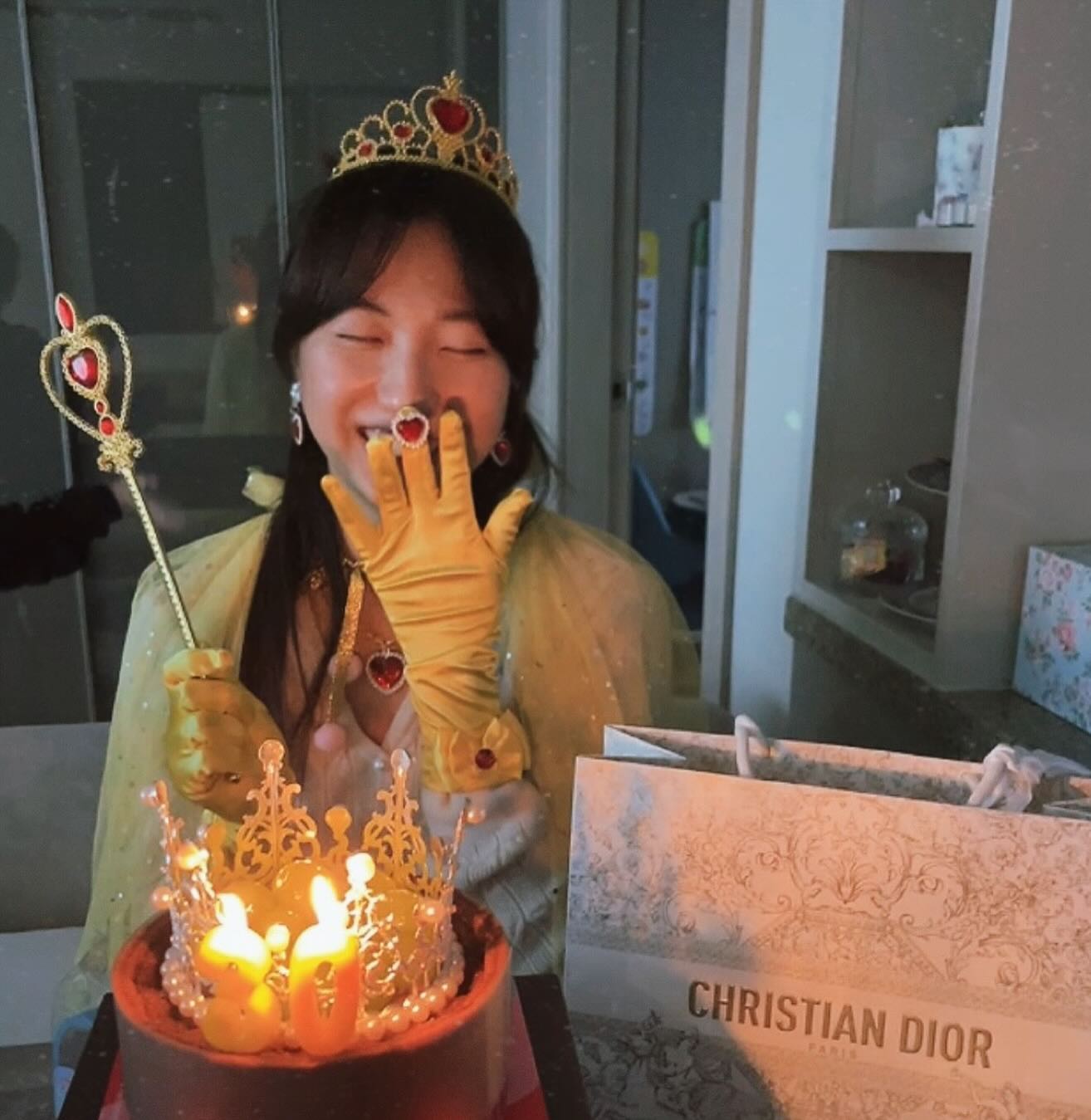 💛👸🏻👑
#HBD#ing#아직안끝남#공주님#프린세스#birthdaycake#11월생#생일오지도않음