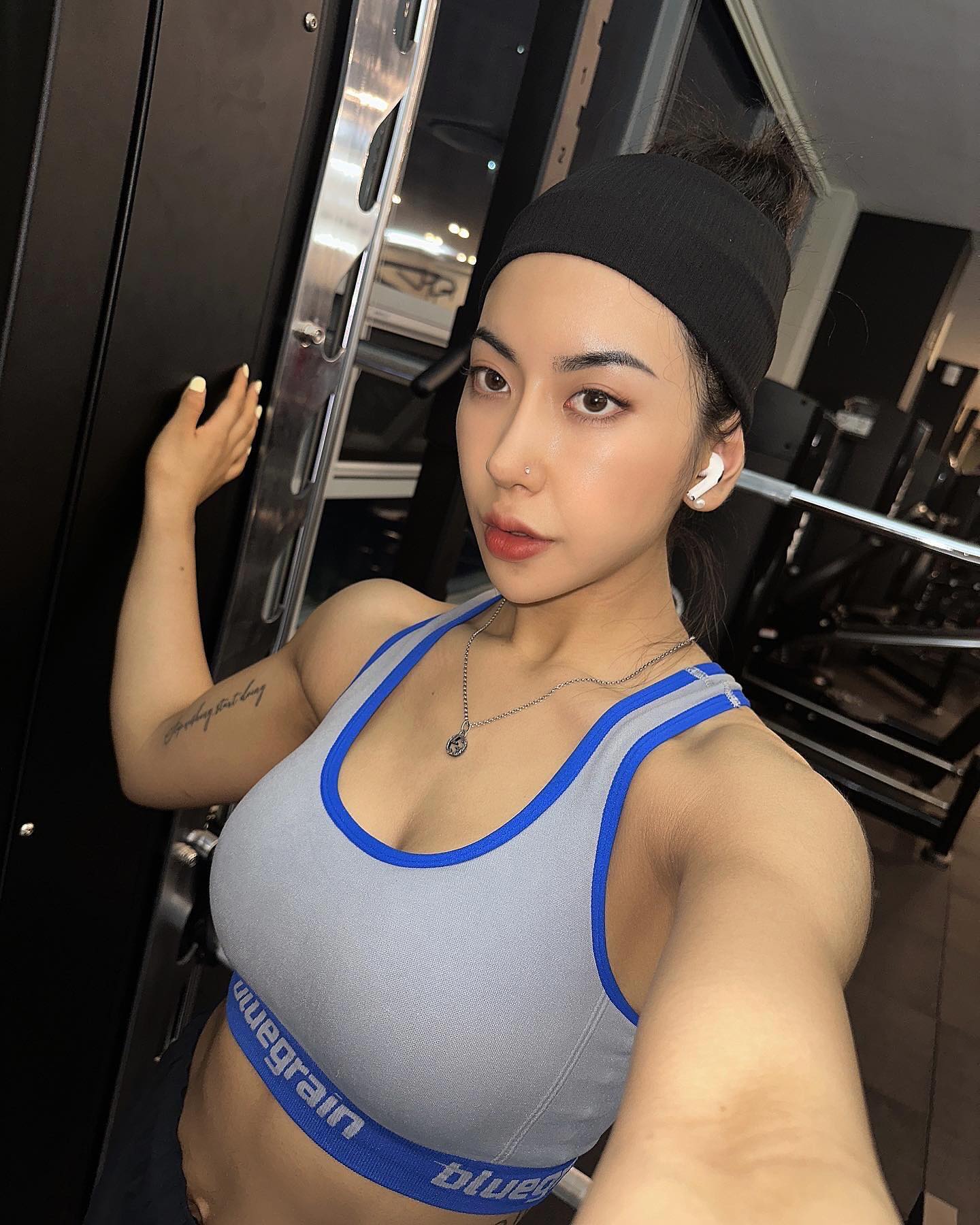 헤어밴드 + 똥머리 = 극락조합