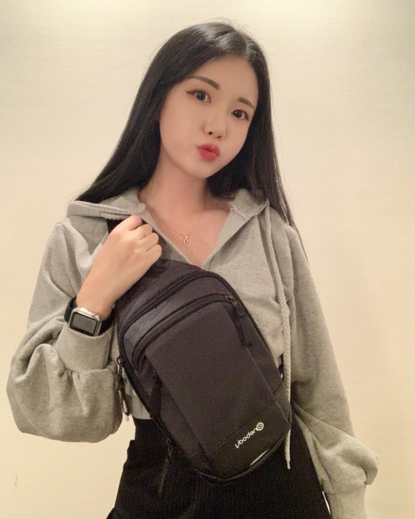 #원바디 #미니슬링백 🎒

데일리로 들고 다니기 딱 좋은 #미니메신저백 
수납력이 좋아서 이것저것 은근 많이 들어가고
착용시 편안한게 너무 좋아!

#원바디가방 #미니가방 #메신저가방 #오오티디 #오늘의코디 #좋아요 #bag #ootd #good