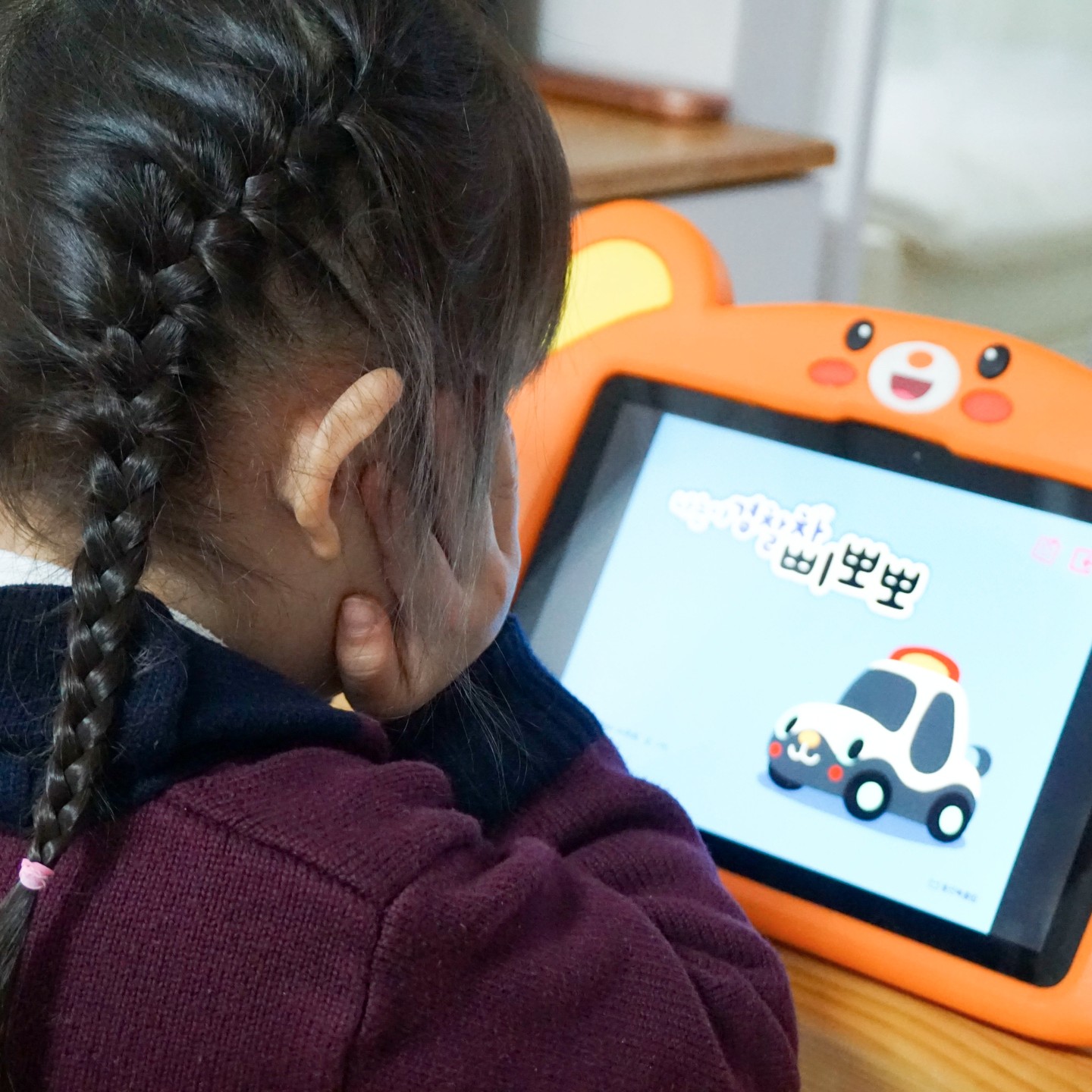 #협찬

요즘 뉴스보면 아이들 문해력 심각한 수준이라는 말을 많이 접하게 되요.
우리 딸래미도 혹시 그럴까 걱정되는 마음에 책을 자주 읽어주면서 엄마표한글 신경쓰는 편인데요.
둘째까지 육아하게 되면서
온전히 첫째아이만 봐줄 수 없다보니 책읽는 횟수가 점점 줄어듬..ㅜ
장기적인 책육아를 위해 웅진북클럽 시작하게 되었어요.

1만개가 넘는 방대한 양의 콘텐츠와 AI맞춤 투데이를 통해 다양한 분야의 배경지식을 쌓을 수 있고!
책을 읽은 후 재밌는 독후활동까지~

전에는 어린이집 하원하고 집에 오면
만화보려고 티비틀곤했는데,
요즘은 웅진북클럽하는데 재미붙였어요 :)

#웅진북클럽 #어린이책 #엄마표한글 #책육아
#웅진북패드 #문해력키우기 #유아책 #유아전집