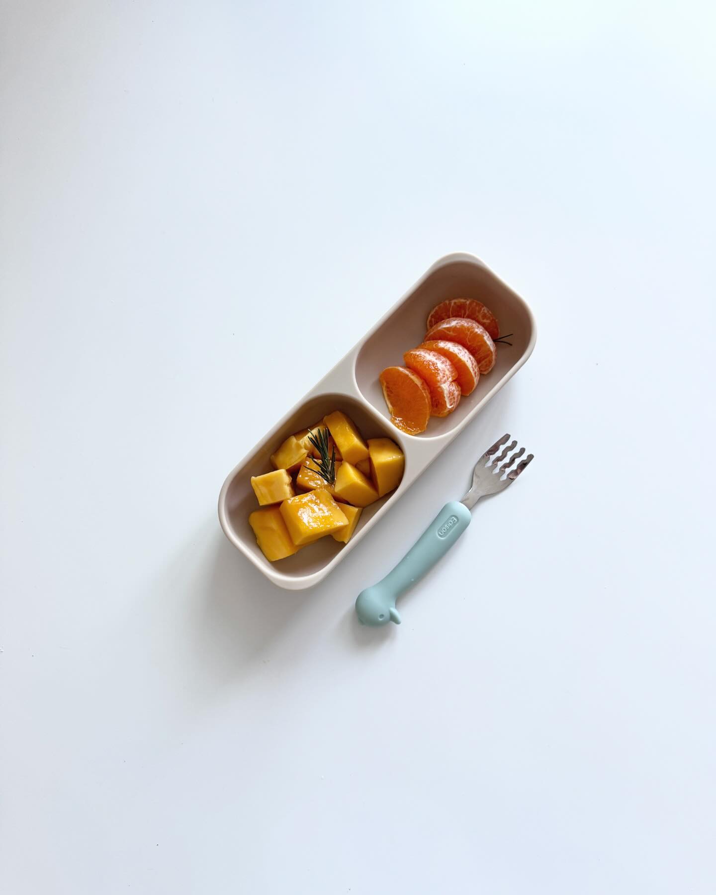 ➰
간식먹고 낮잠타임🥭

졸려워서 눈은 감기는데
왜 안 자려고 버티는고야,, 🥹🥲

#너의낮잠시간
#너무소중한시간
#날씨너무좋다아
#이제봄이오려나보다