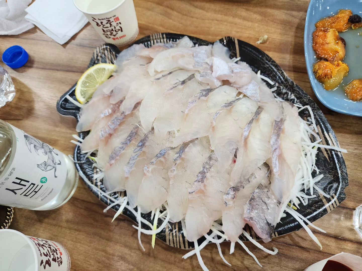 #가락몰 #놀부수산
가까운 가락시장 안가고
노량진수산시장만 갔던 나 ㅋㅋㅋ 
가락몰 처음 입성🙋‍♀️
우럭 먹었는데 징~짜 싱싱싱햇💜❤️💜
초장집은 엄청 시끄러워 실패했지만🙄
회 먹으로 또 가야징 🏃‍♀️🏃‍♀️🏃‍♀️
.
.
.
#물고기구경도잼남 #가락시장 #가락시장맛집 
#가락몰맛집 #가락몰놀부수산 #우럭회
#가락동맛집 #수산시장🐟 #먹스타소통 
#먹스타먹팔 #먹스타그램 #먹스타맞팔 
#맛스타맞팔 #맛스타소통 #맛스타그램