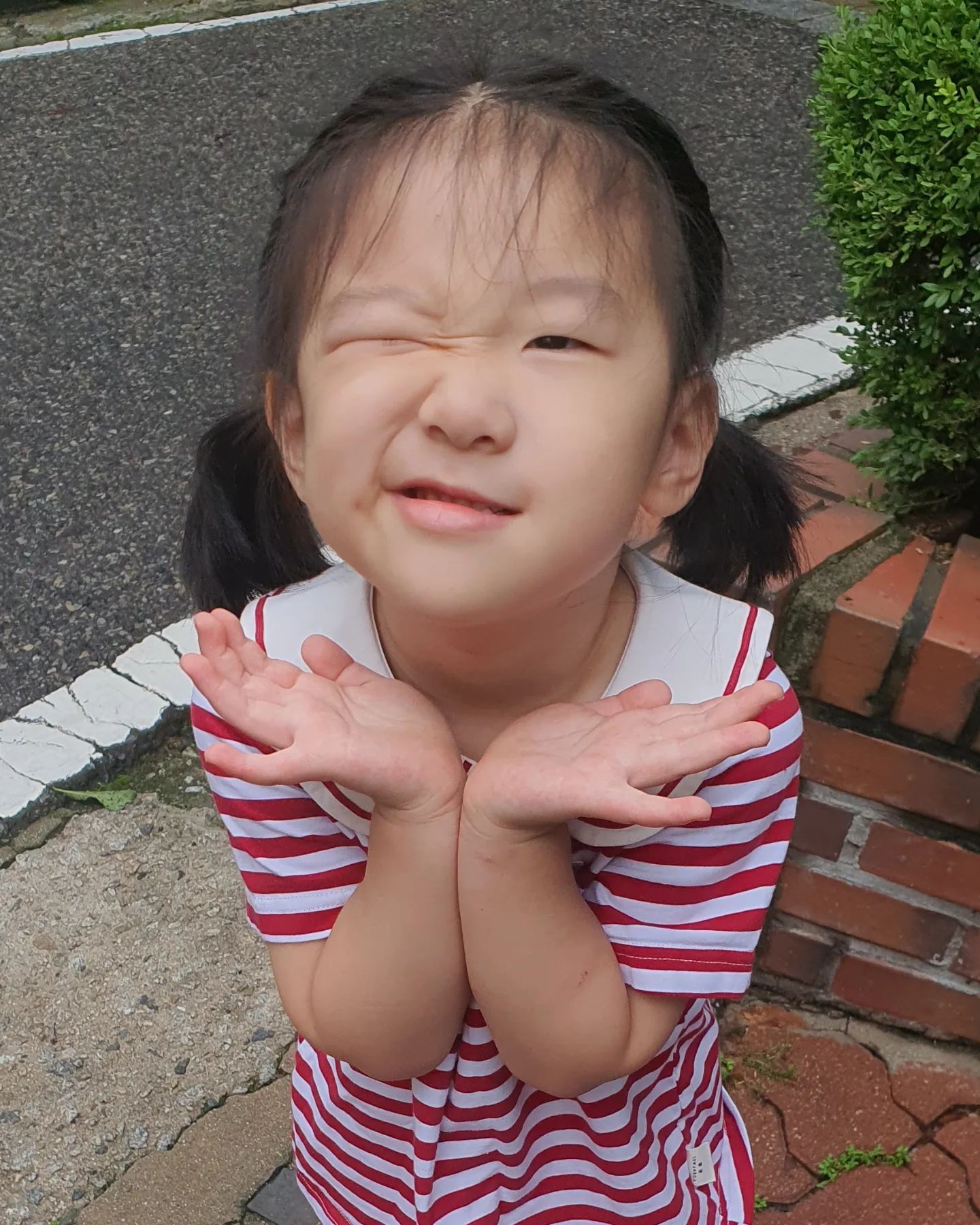 우리 이쁜 개구쟁이들♡
진짜 사랑할 수 밖에없네 ㅋㅋㅋ

#둥이출근길 #딸둥이그램 #4살딸들 #이쁜이들💕