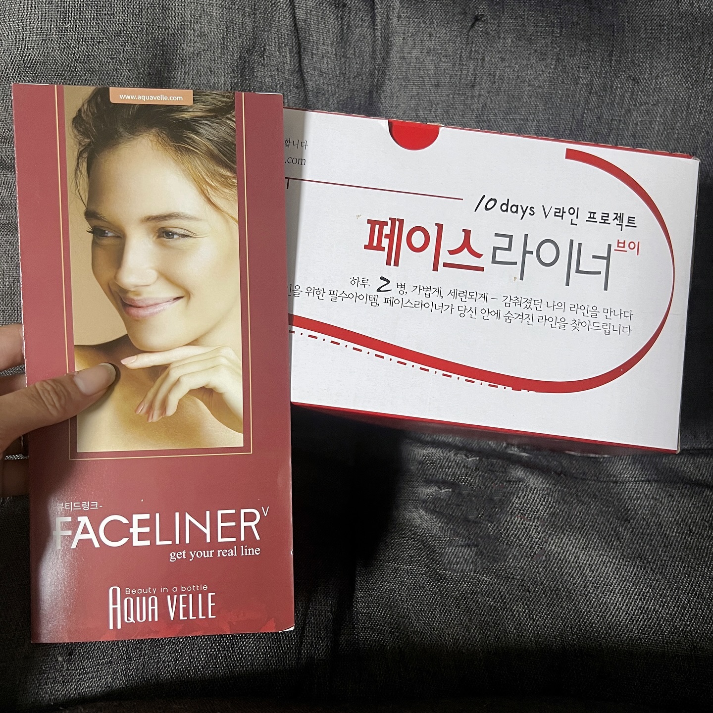 #협찬 
 
안녕하세요 ! 
 
이번에는 페이스라이너라는 제품을 포스팅해보려합니당 
 
저도 몇번 들어본 제품인데 시술 및 성형이후에 다들 많이 드시더라구요 ㅎㅎ! 
 
그만큼 붓기에도 좋은거같고 맛도 나쁘지않으면서 들고다니기에도 간단해가지고 많이들 드시는거같았어요 
 
그럼 바로 이쯤에서 장점들을 알려드릴게요 ! 
 
🥥 성형외과/피부과/한방내과 전문의들의 오랜시간 의논 및 연구 
 
🥥 희석액이 아닌 식물원료를 통째로 추출 
 
🥥 무색소/무향료/무설탕/무액상과당/무합성보존료 
 
🥥 14가지 안전성 검사 통과 
 
🥥 누적판매량 1천만병 돌파 
 
페이스라이너제품은 병원이랑 약국에 10년간 입점되어있는 제품이더라구요 
 
그래서 더욱 안심이되는 제품이었답니당❤️😽 
 
압도적인 재구매로도 믿음이 가는 제품이었는데 해외고객들도 인정하는 제품이라고하니 페이스라이너가 더욱 좋아보이더라구요 
 
맛도 한약이라고해서 많이 쓰거나 할줄알았는데 다행히 목넘김이나 그런게 전혀 거부감이 없었답니다❤️😽 
 
중요한 약속이 있을때는 저도 섭취해주는데 안먹을때랑 다른거같기는 하더라구요 
 
리뷰도 많은 페이스라이너 다들 꼭 한번씩 드셔보세요❤️😽 
 
더 궁금하신점은 참고해주세요 ! 
 
https://naver.com/GxR2nfH1 
 
 
 
 
 
#페이스라이너 #얼굴라인 #가벼운얼굴 #몸매라인 #천연원료 #수분관리 #뷰티드링크 #스테디셀러