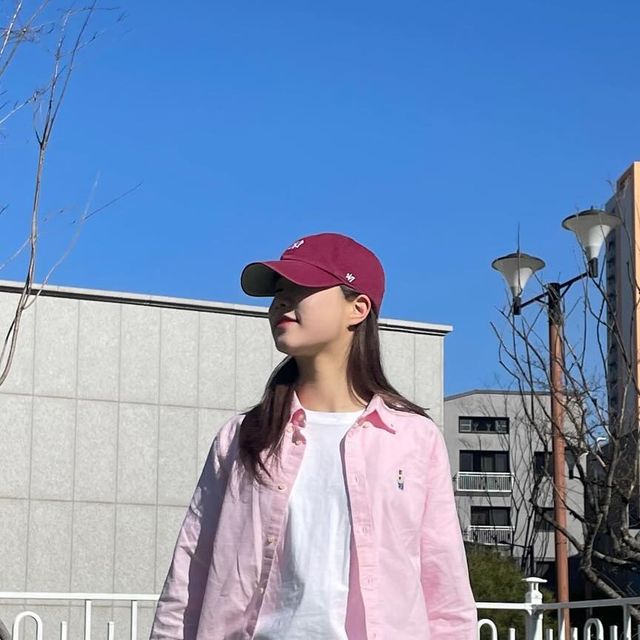  연우 on Instagram: "왜 다시 추워진건지,,,🥲
#협찬 @whoaukorea 에서 제공해주셨습니다!
Steve oxford shirts는
✔️출근,캠퍼스룩,데이트룩 등 어디에나 잘 어울립니다
✔️여성 루즈핏 실루엣으로 트렌디한 무드를 연출 할 수 있습니다
✔️핑크,라이트블루,화이트 색상으로 취향에따라 매치 할 수 있습다
🌸2월 16일 지그재그에 후아유가 입점하게되었습니다! 지그재그에서도 후아유를 만나보세요만나보새요😼🤍
.
.
.

공 #후아유 #WHOAU
#셔츠 #여자셔츠 #곰돌이셔츠 #스티브"