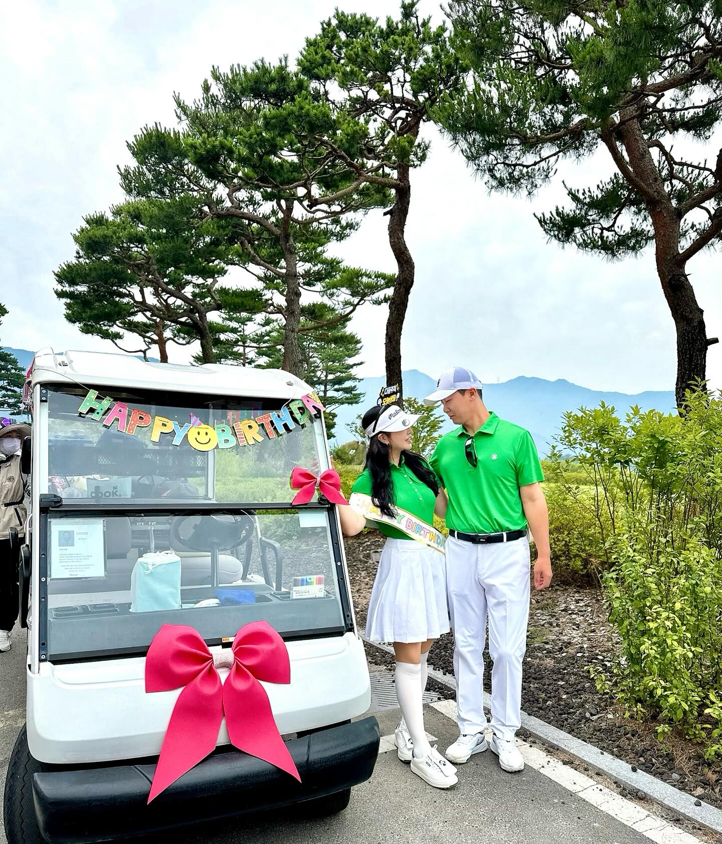 내 생일 전야제💞
여부랑 첫 라운딩🏌️🏌️‍♀️

미리 들켜버린 생일이벤트지만 감동이야🥹✨