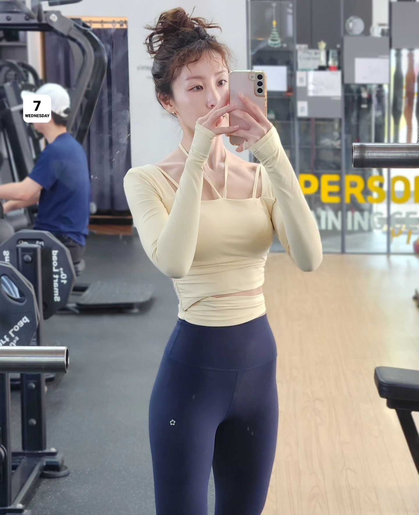 #협찬#그란데라인 에서 보내주신
홀터 롱 슬리브 입고 신나게 하체✨️

¹언밸런스 디자인으로 허리는 가늘어보이고
적당히 파여있는 스퀘어 넥라인과 홀터 디자인 덕에
쇄골, 어깨라인은 왠지 더  예뻐보이네요☺️🤍
역시 #라인은그란데라인 

🏷엘소프트 홀터 롱 슬리브 / 샌드베이지 / s-m

²요즘 부쩍 중둔근이 약해진 느낌💦 담 하체부턴 중둔근에 더 신경쓰자📝
⠀
⠀⠀
⠀⠀
#오운완#grandeline#운동복패션#헬스장패션#운동복#자기관리#운동스타그램#운동하는여자#헬스타그램#gymday#gymfashion#운동맞팔 
 grandeline.official