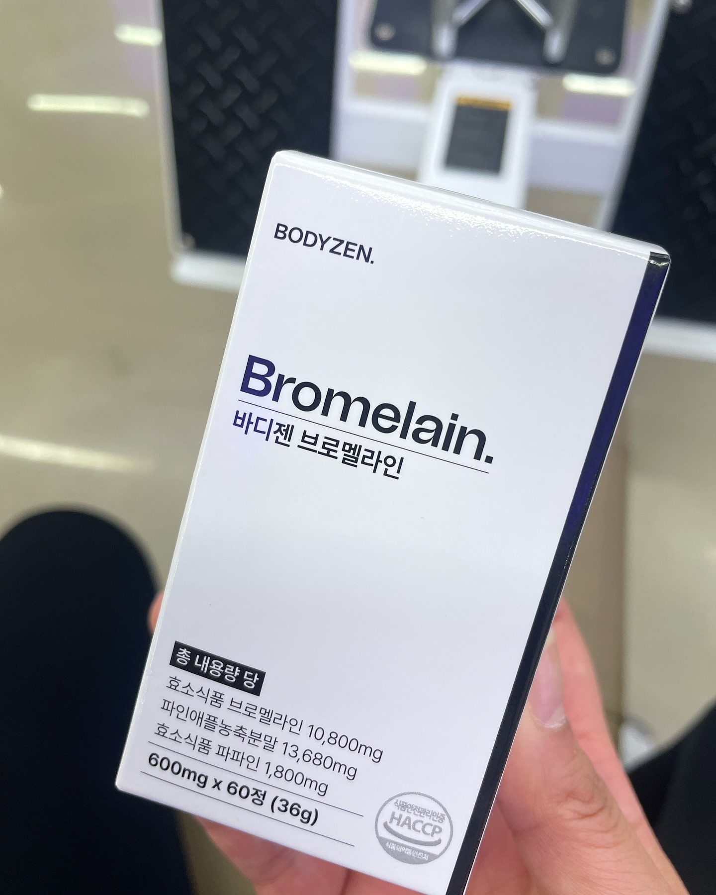 :
#협찬
브로멜라인 소화효소 바디젠_🧸🖤
브로멜라인 소화 효소 바디젠은
브로멜라인
파파인
퀘르세틴
3가지 프리미엄 원료를
섭취할 수 있는 소화 효소!!!!
파인애플🍍 속 브로멜라인은
속을 편안하게 해주고
탄수화물이 에너지로 변하는 것을
도와주는 역할!!!
브로멜라인 2알이 파인애플 약7개랑 같다!!!
브로멜라인 소화효소 바디젠은
붓기제거에 탁월한 효과가 있으며
밤 늦게 먹은 야식이 소화가 잘 안되서
속이 더부룩할 때 효과가 아주 좋다!!!
자기 전에 브로멜라인 소화효소 3알이면
다음날 아침에 시원하게 비워낼 수 있다!!!
#바디젠 #바디젠소화효소 #브로멜라인소화효소
#브로멜라인소화효소바디젠 #파파인퀘르세틴