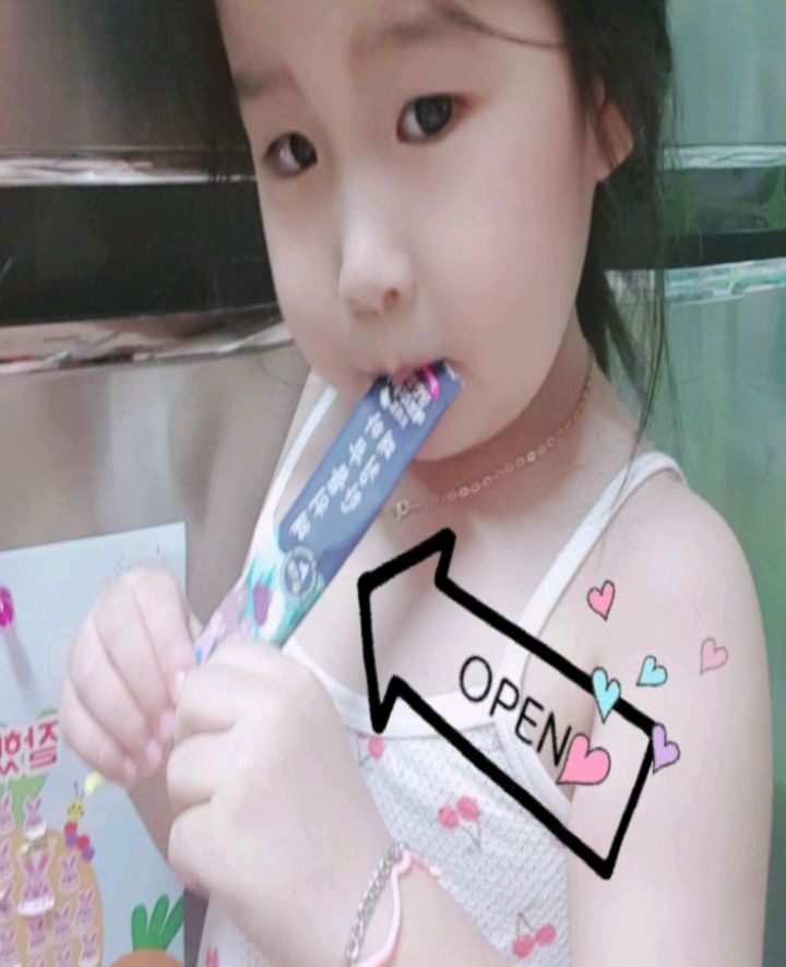 _광고

ㅤㅤ

떠연맘이 오랜만에 공구로 돌아왔습니다!!🙋‍♀️

저희 식구들이 꾸준히 먹고 있는 !
저희집에 떨어지지않는 그것!!
바로바로바로
#브리드 예요!!!

올해 마지막 본품증정이라는 말에
냉큼 가지고 왔지요🫡

끝날듯 끝나지 않는 코*나 ..👊
찬바람 불기 시작한 환절기에는 더더욱
면역력 관리 필요하신거 아시죠?

ㅤㅤ
여기서 주목하실점!
아직 브리드에 대해 모르시는 분들⭐️
✔️체크포인트예요✔️

🔸️ 브리드는 유기농 배와 도라지를 저온 농축해서 만든제품으로 영양소파괴를 최소화 했어요.
🔸️ 100% 유기농, 과일 껍질과 뿌리까지 한포에 담았어요.
🔸️보존료,감미료,설탕,인공향료 등 전혀 들어가지 않은 유기농 과일 그자체!
🔸️배와 도라지 뿐만 아니라 <엘더베리, 수세미, 오미자, 약초수>까지 아낌없이 담았어요.

📍엘더베리는 안토시아닌이 풍부한데
 150종의 플라보노이드 중에서 가장 강력한
항산화제로 유명해요.

ㅤㅤ
브리드는 몇살부터 섭취 가능하냐는 질문이 많은데요! 영유아 부터 임산부, 수유부 까지 안전하게 섭취가능하여 임신4개월인 저도 꾸준히 먹고 있답니다!!🤰

영유아부터 할머니,할아버지 까지!!
온가족이 섭취가능하니 부모님선물로도 최고예요👍

ㅤㅤ

💜 4박스 구매시 본품 1박스 증정!
💜 6박스 구매시 본품 2박스 증정!!

ㅤㅤ
🎈공구기간 : 9/18 - 9/22 까지 5일간 진행합니다.
🎈프로필링크에서 구매가능하세요!🙂

ㅤㅤ
