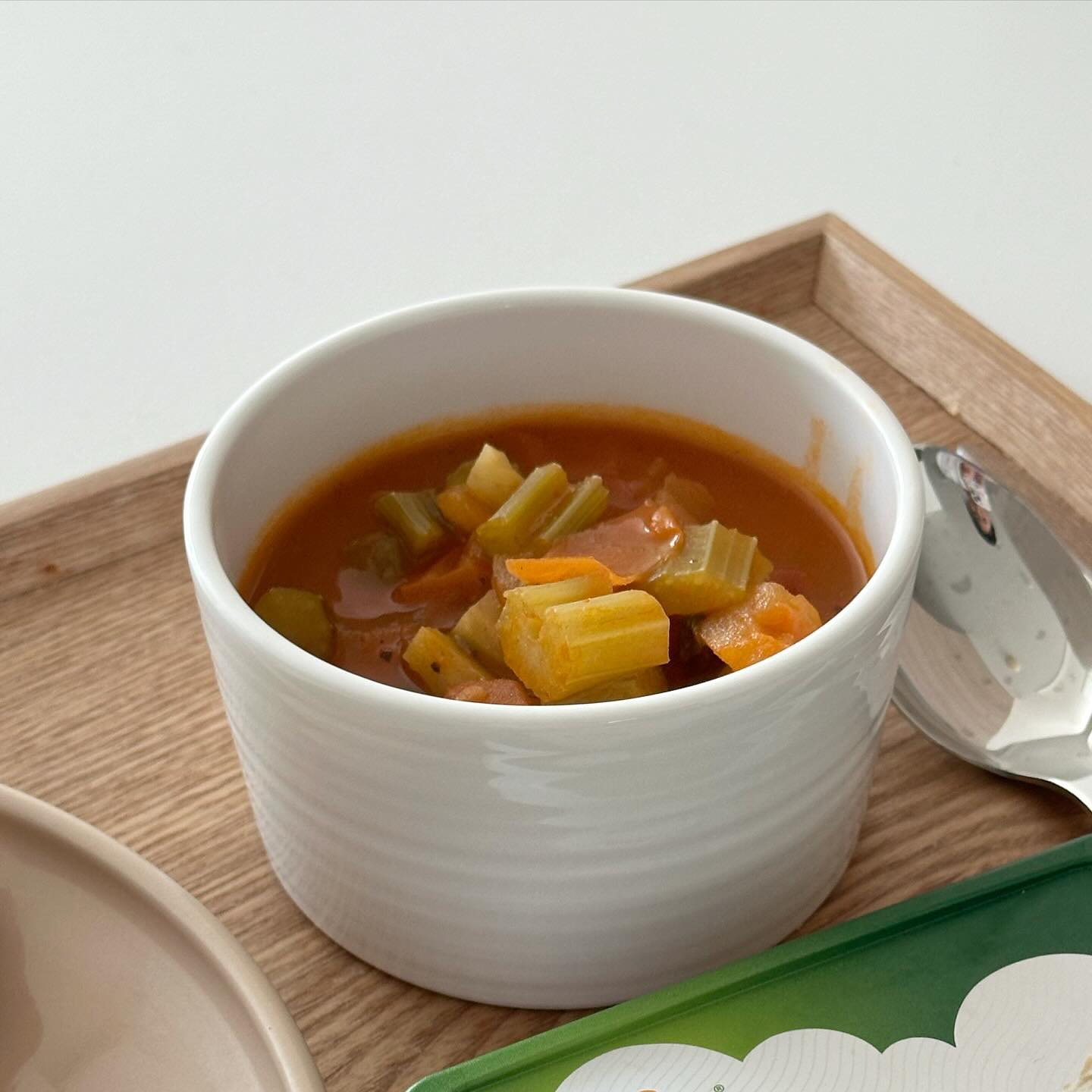 #유잉네_토마토요리

🍅샐러리 아직 있지유.. 오늘은 소고기 살짝 넣었더니 더 맛있었다 음하하

#점심밥