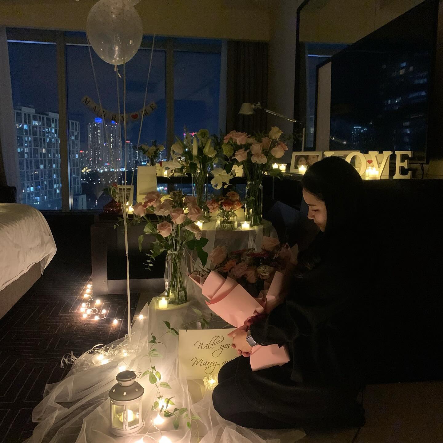 벌써 사귄지 5주년, 프로포즈 받은지 2년💍
부부된지도 1년이 넘어따!👩🏻‍❤️‍👨🏻
22년은 쀼가 되느라 금방 지났는대
23년은 우리 티모가 와줘서 또 금방 흘렀다!
내년 엄마아빠 6주년은 우리 티모도 함께하쟈🤍