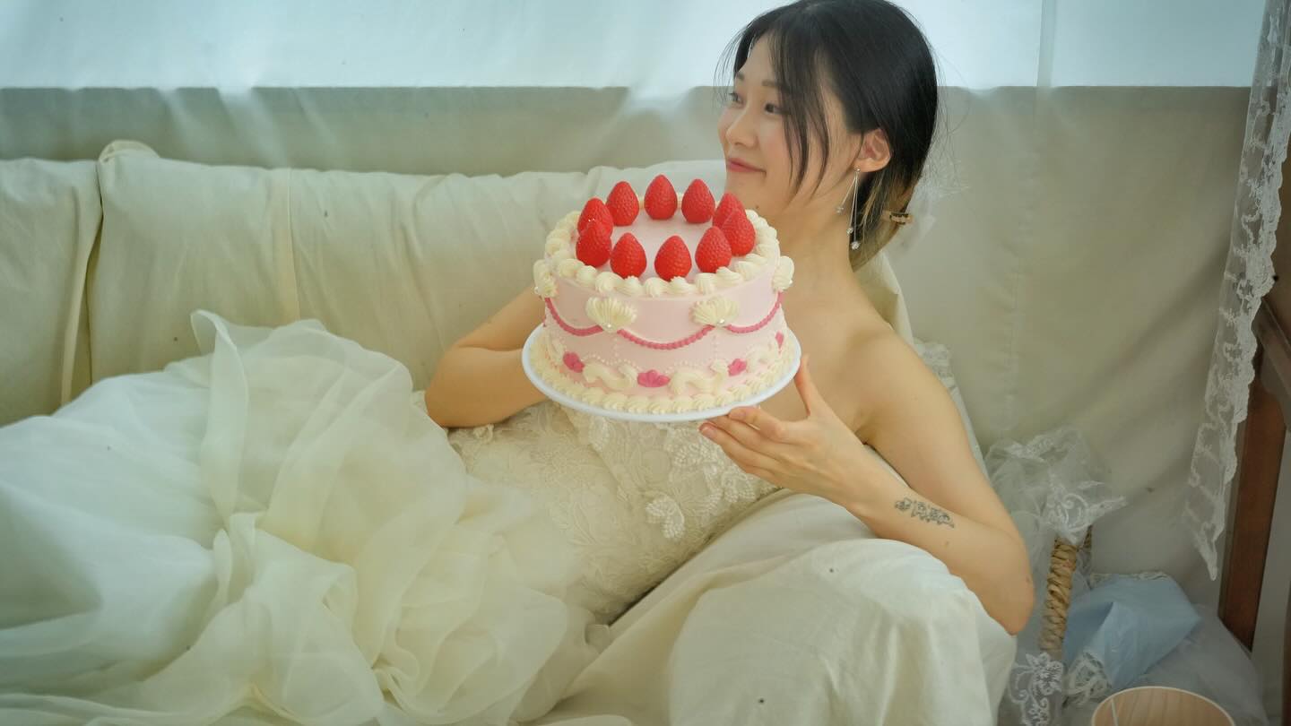 Studio : studio_damda_ 
Photo : assistance__dog 

두번째❣️ 드레스으와아~ 케잌🍰
생일은 한참 남있지만 미래의 생일 미리 축하하기🎉
이번 사진들 중 제일 맘에드는 컷❤️
대 만 족 담에 또 갑시당💃

#드레스컨셉 #드레스스냅 #컨셉사진