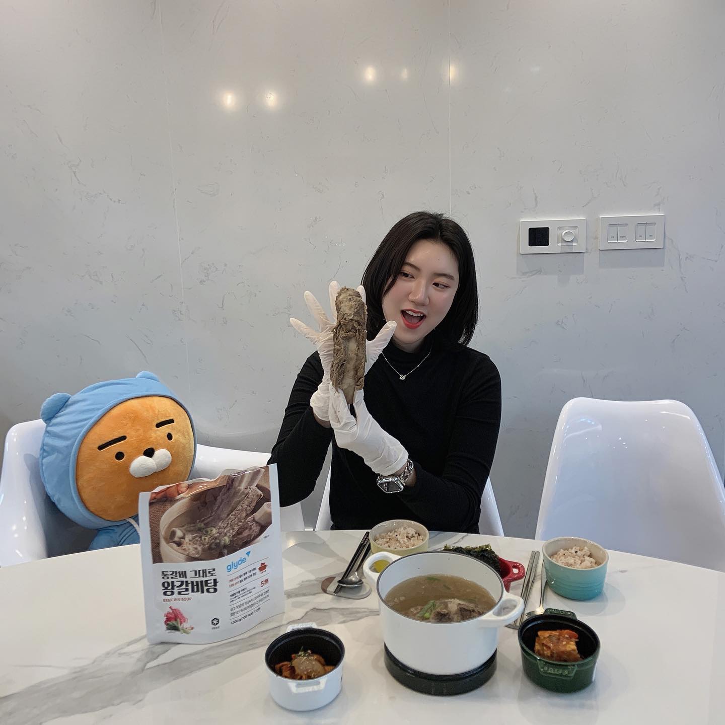 #협찬 

갈빗대가 통째로 들어가있는 밀키트🍖🍖
(갈비함량이 36% ) 
밀키트라 잡내걱정 할 수 있는데, 갈비와 양지육수의 황금비율 블랜딩으로 잡내는 1도 없고 육수가 진해서 밥한그릇 뚝딱🍚

누적후기가 1만 5천개 인증받고 소문난 갈비탕 맛집이에요

#글라이드 #왕갈비탕 #글라이드왕갈비탕 #갈비탕맛집