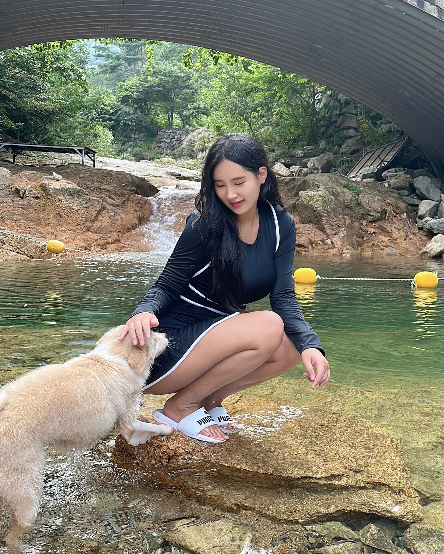 #협찬 [레이지비]

하리랑 함께하는 첫여름 ▼・ᴥ・▼

너무 애정하는 레이지비지만 이 제품이 단연 최애 ❤︎︎
3pcs 원피스 스윔 셋업인데 단독으로 입어도 예쁘고 두개씩 매치해도 예쁨 !! 원피스 수영복 첨입으면 보통 낑겨서 아픈데ㅜㅠ 이건 진짜 하나도 안아프구 왕편했다 ♡

#레이지비 #스윔웨어 #액티브웨어 #스윔셋업 #여자수영복 #원피스수영복 #편한수영복 #모노키니 #예쁜래쉬가드 #여름휴가룩 #계곡코디 #강아지랑여행 #강아지랑물놀이 #강아지수영